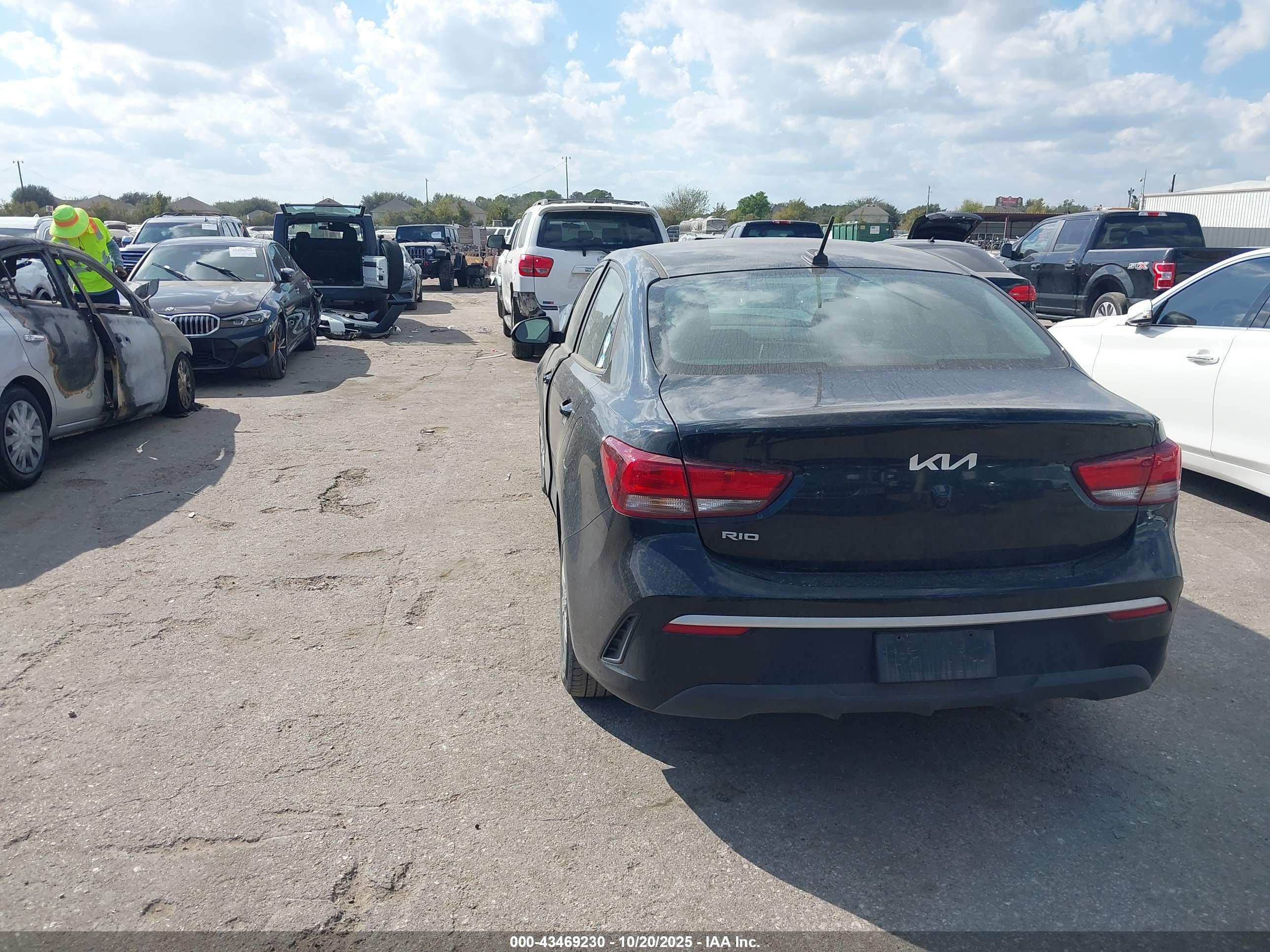 KIA RIO image 3