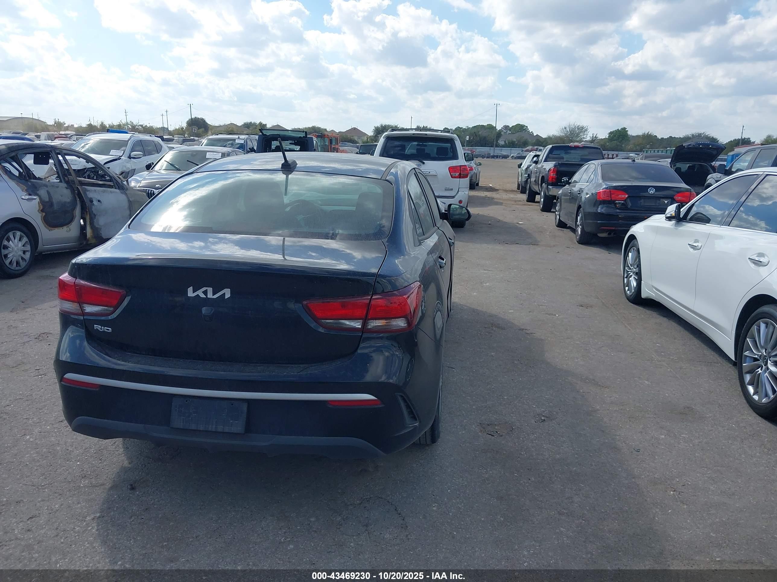 KIA RIO image 4