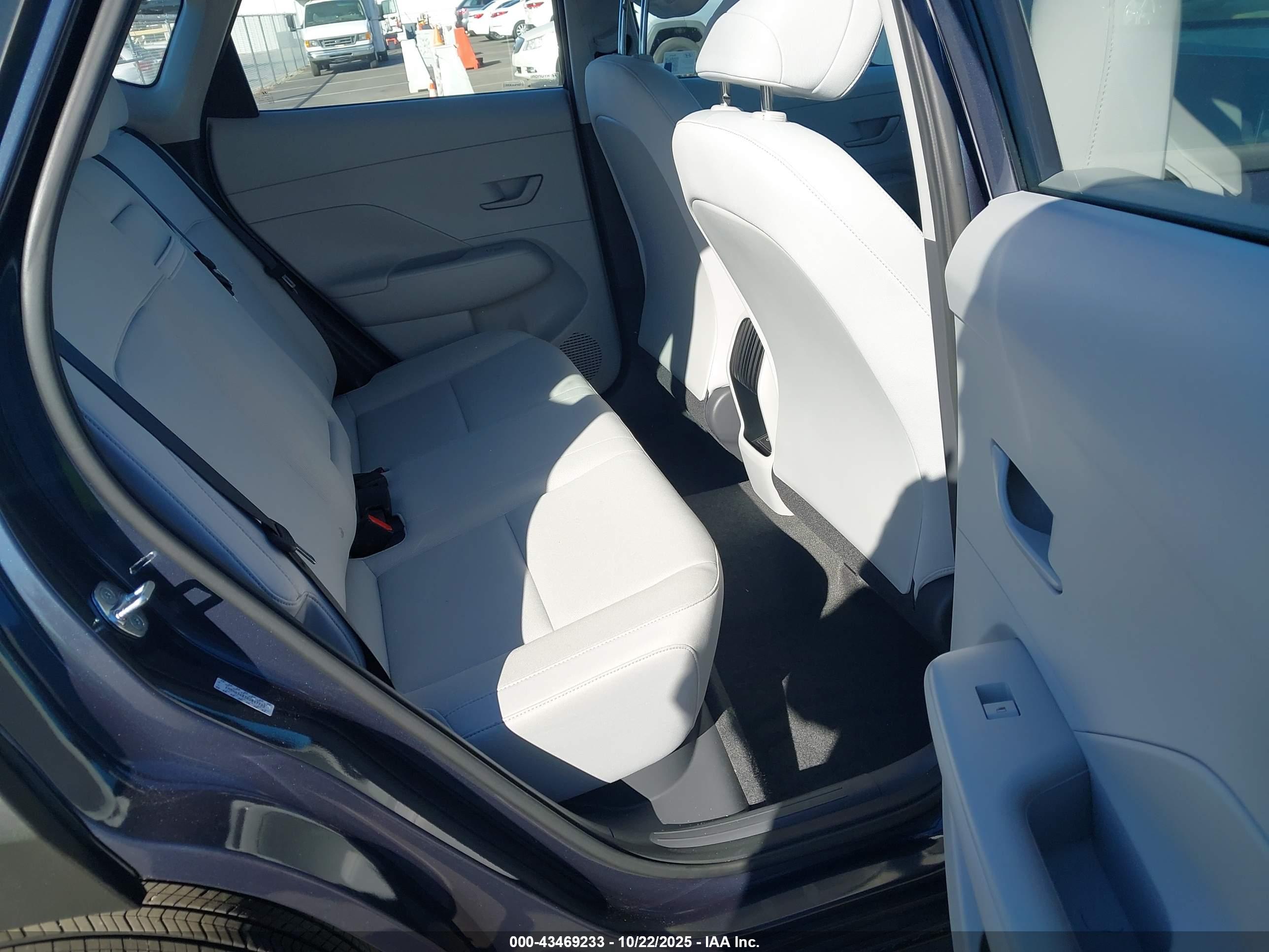 HYUNDAI KONA image 8