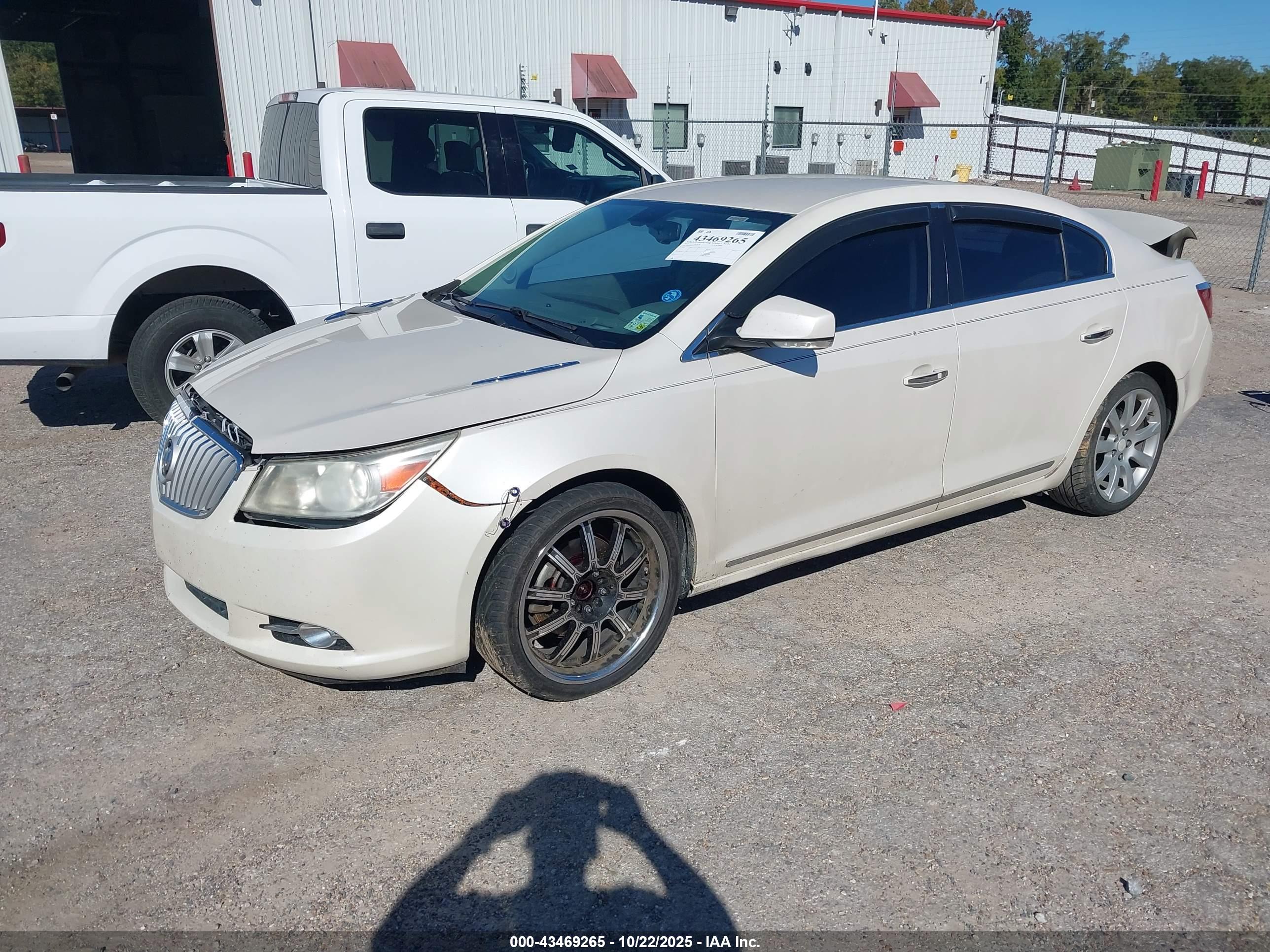 BUICK LACROSSE image 2