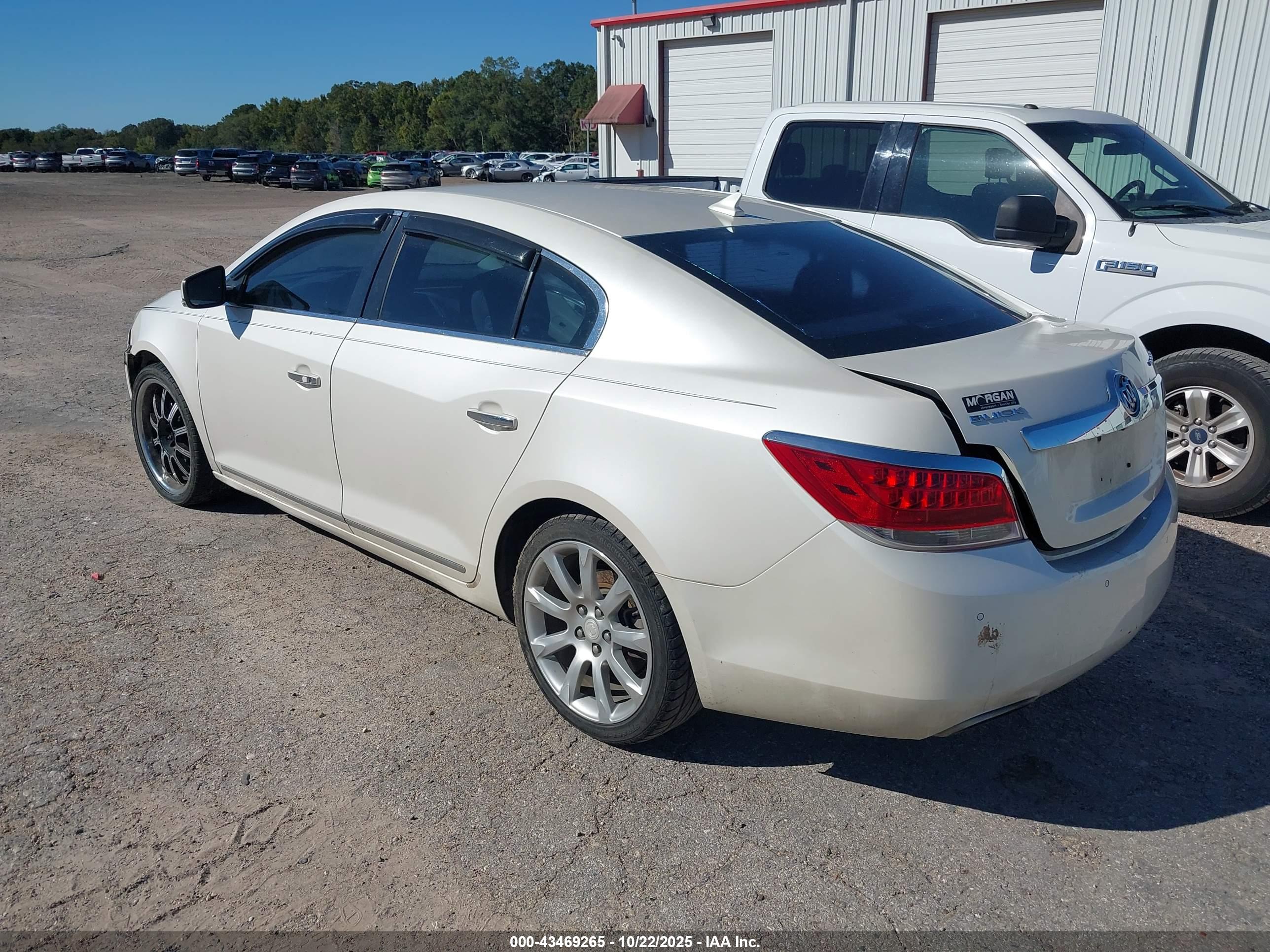 BUICK LACROSSE image 3