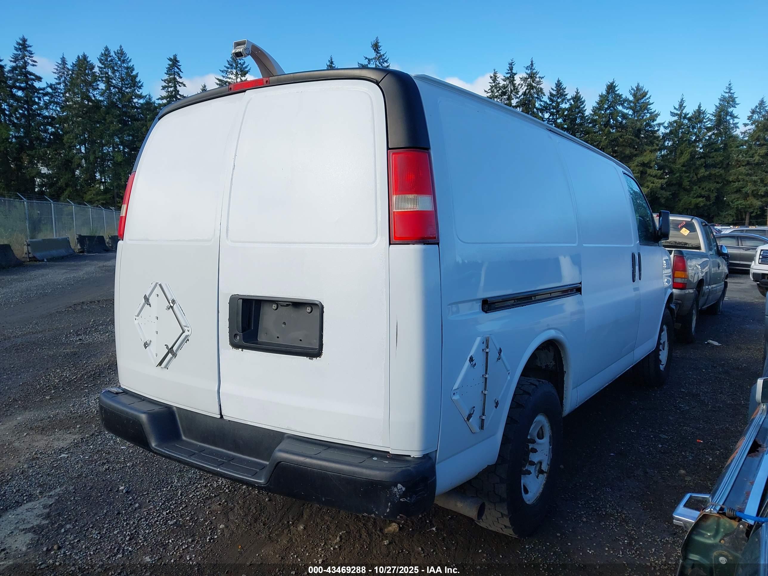 GMC SAVANA image 4