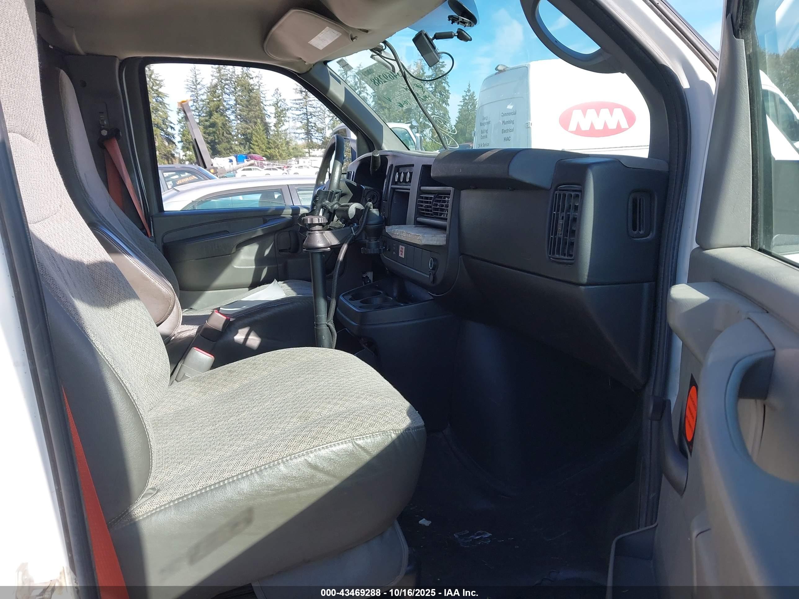 GMC SAVANA image 5