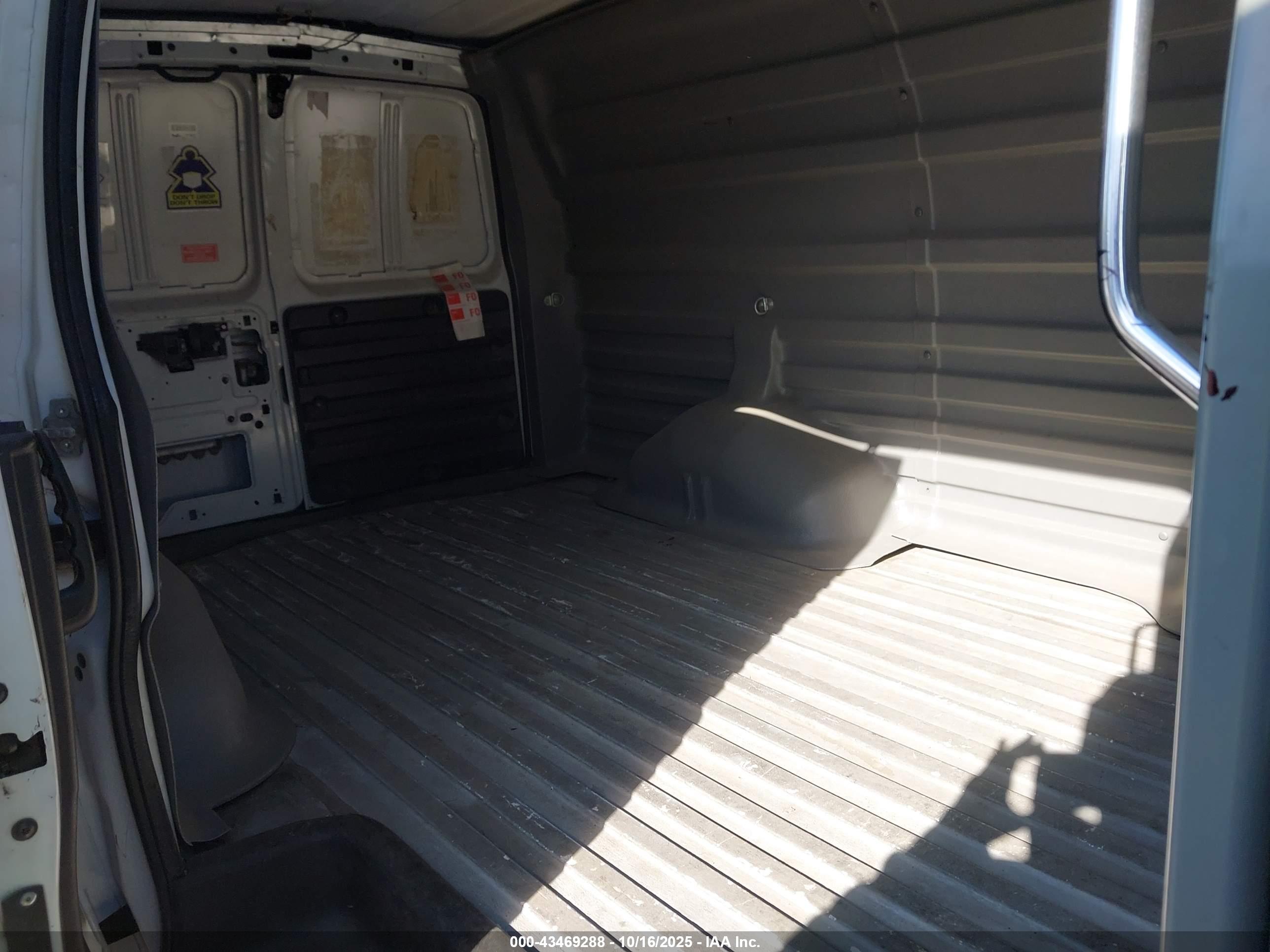 GMC SAVANA image 8