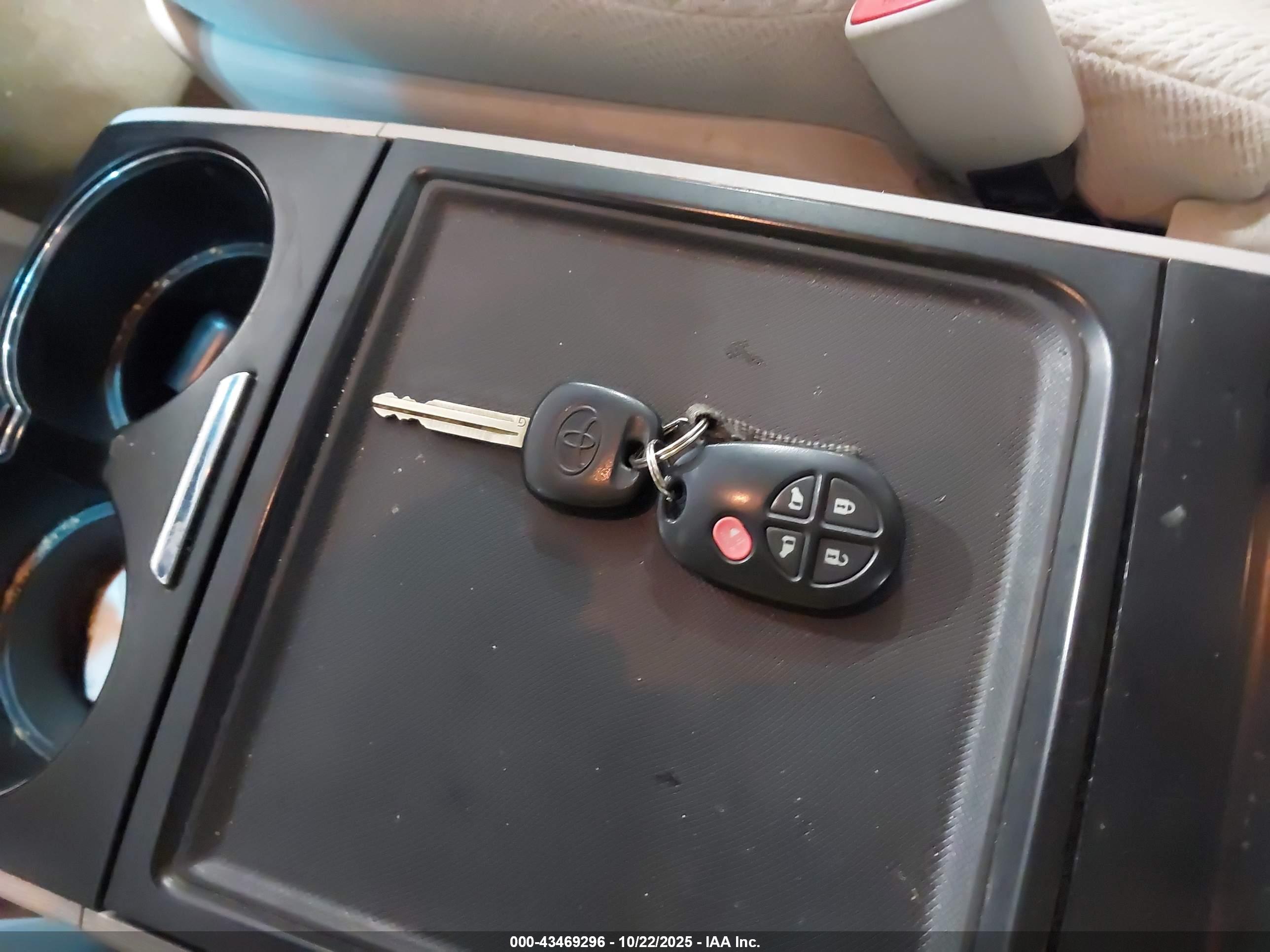 TOYOTA SIENNA image 11