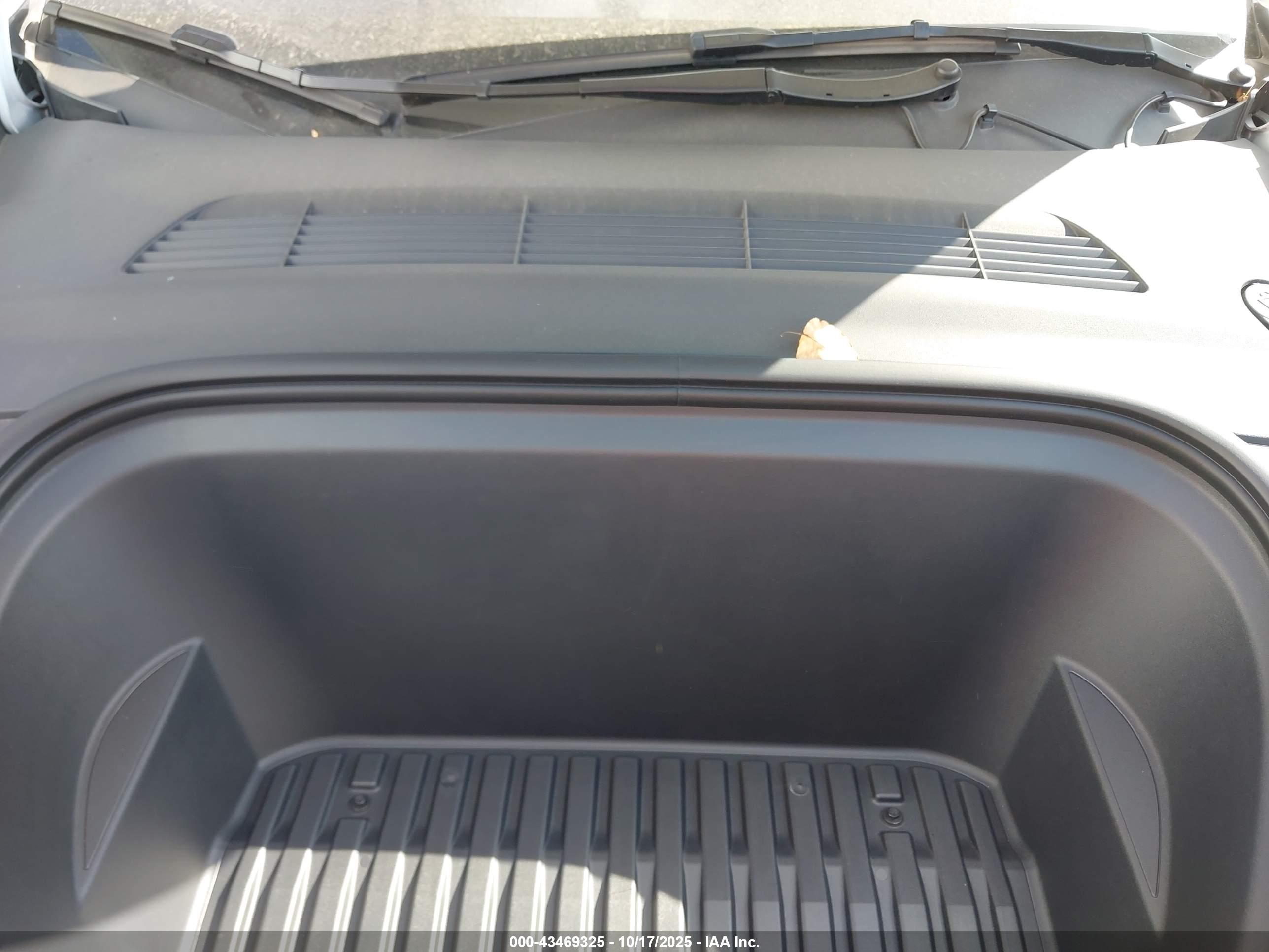 TESLA MODEL image 10