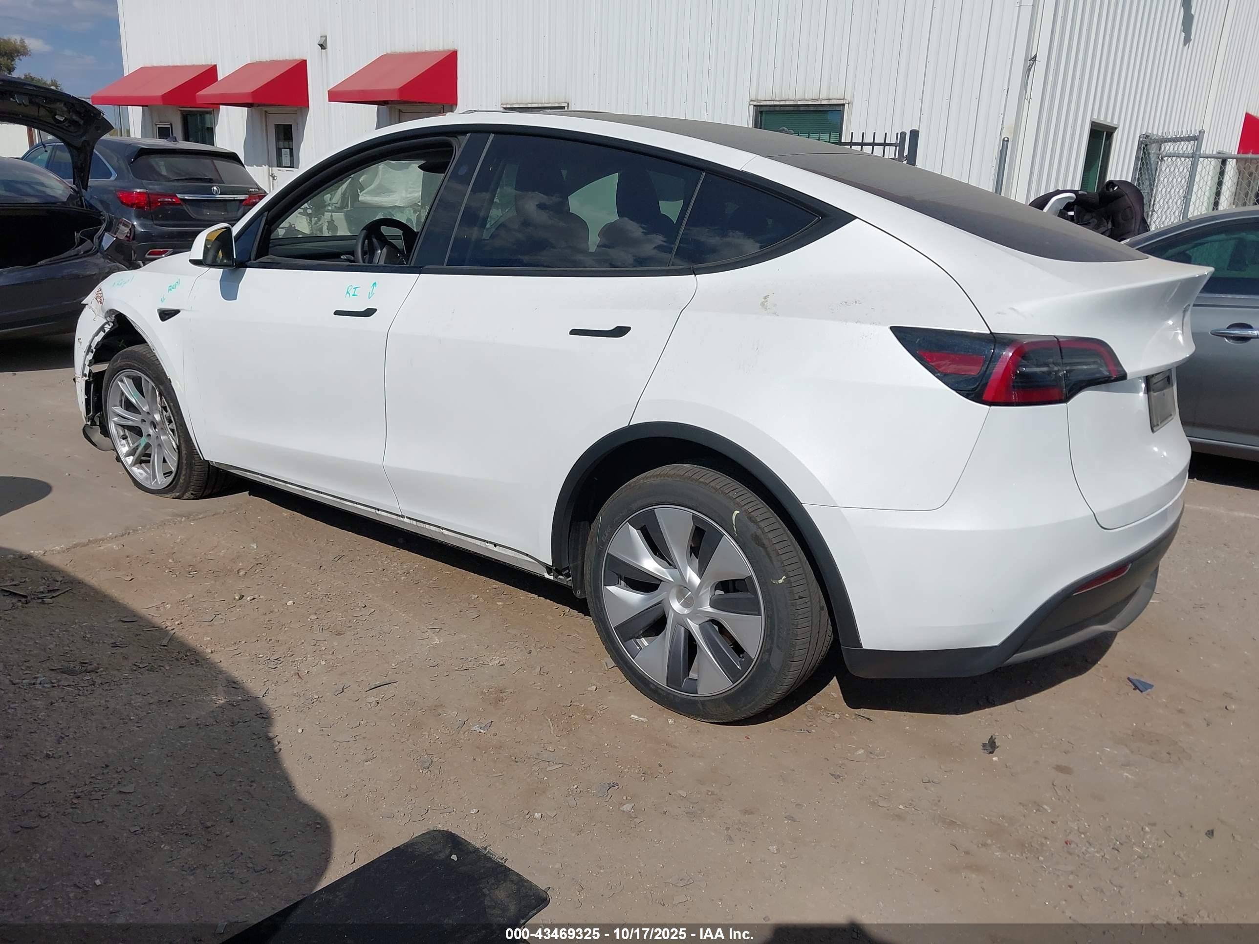 TESLA MODEL image 3