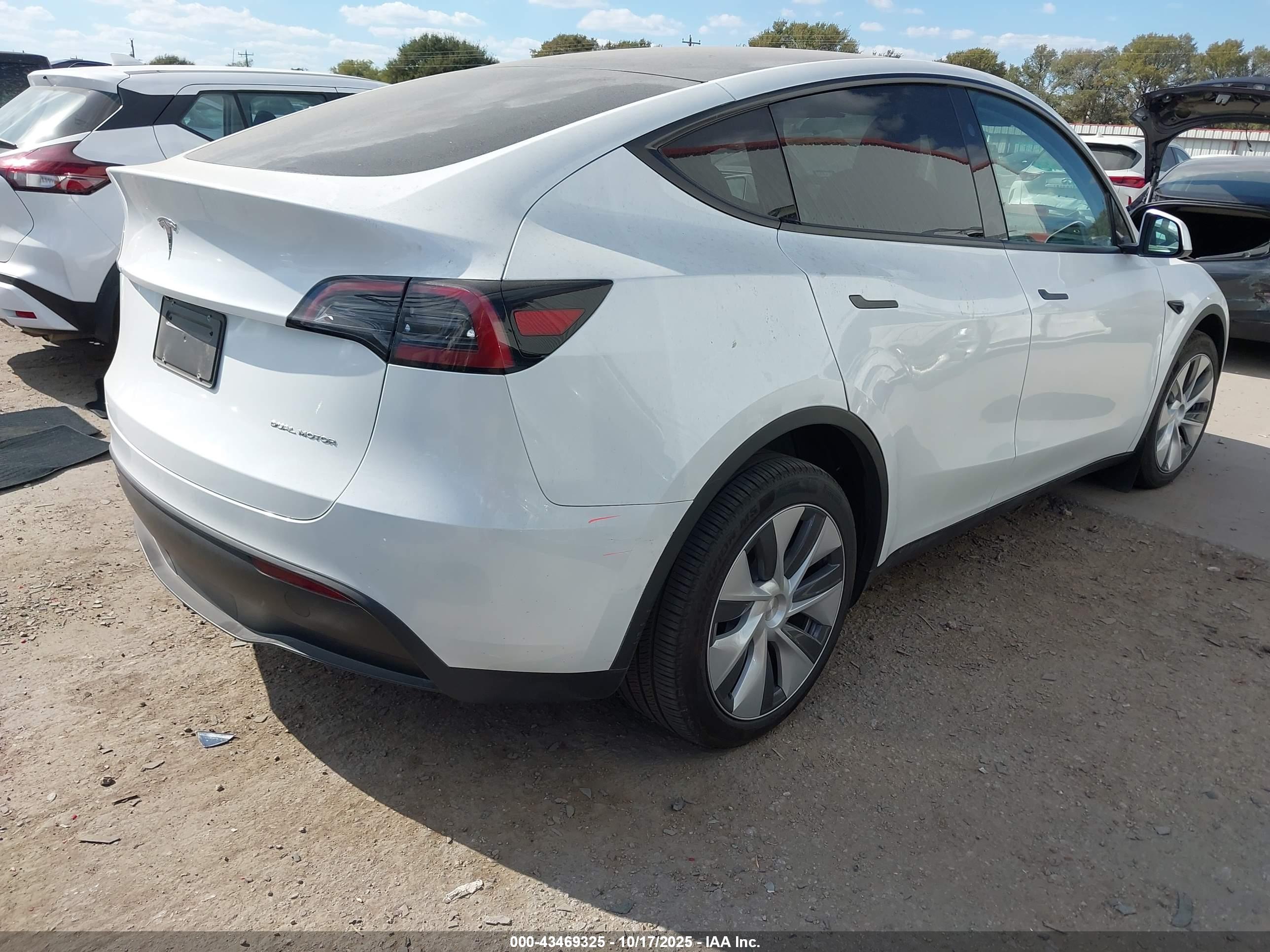 TESLA MODEL image 4
