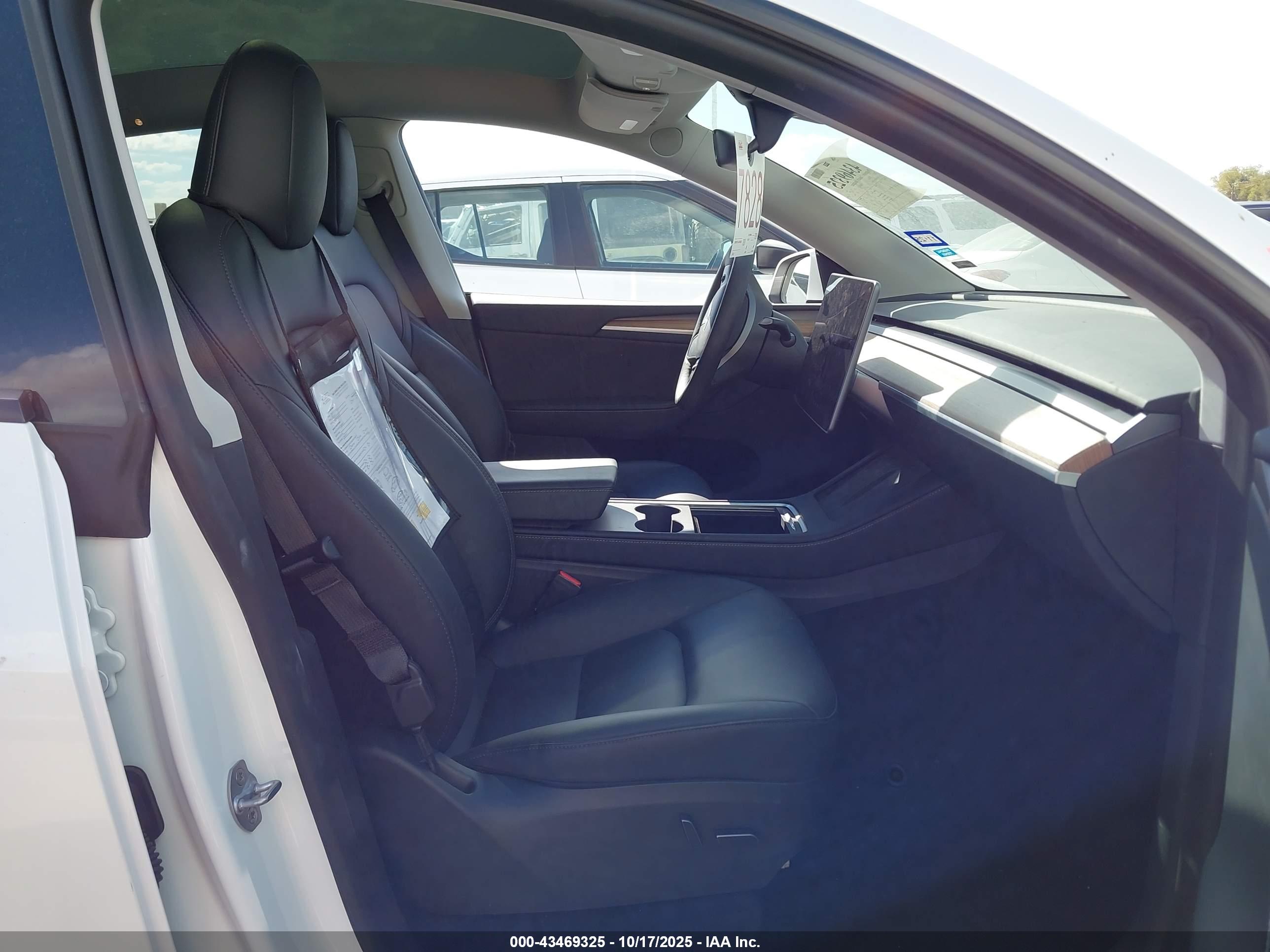 TESLA MODEL image 5