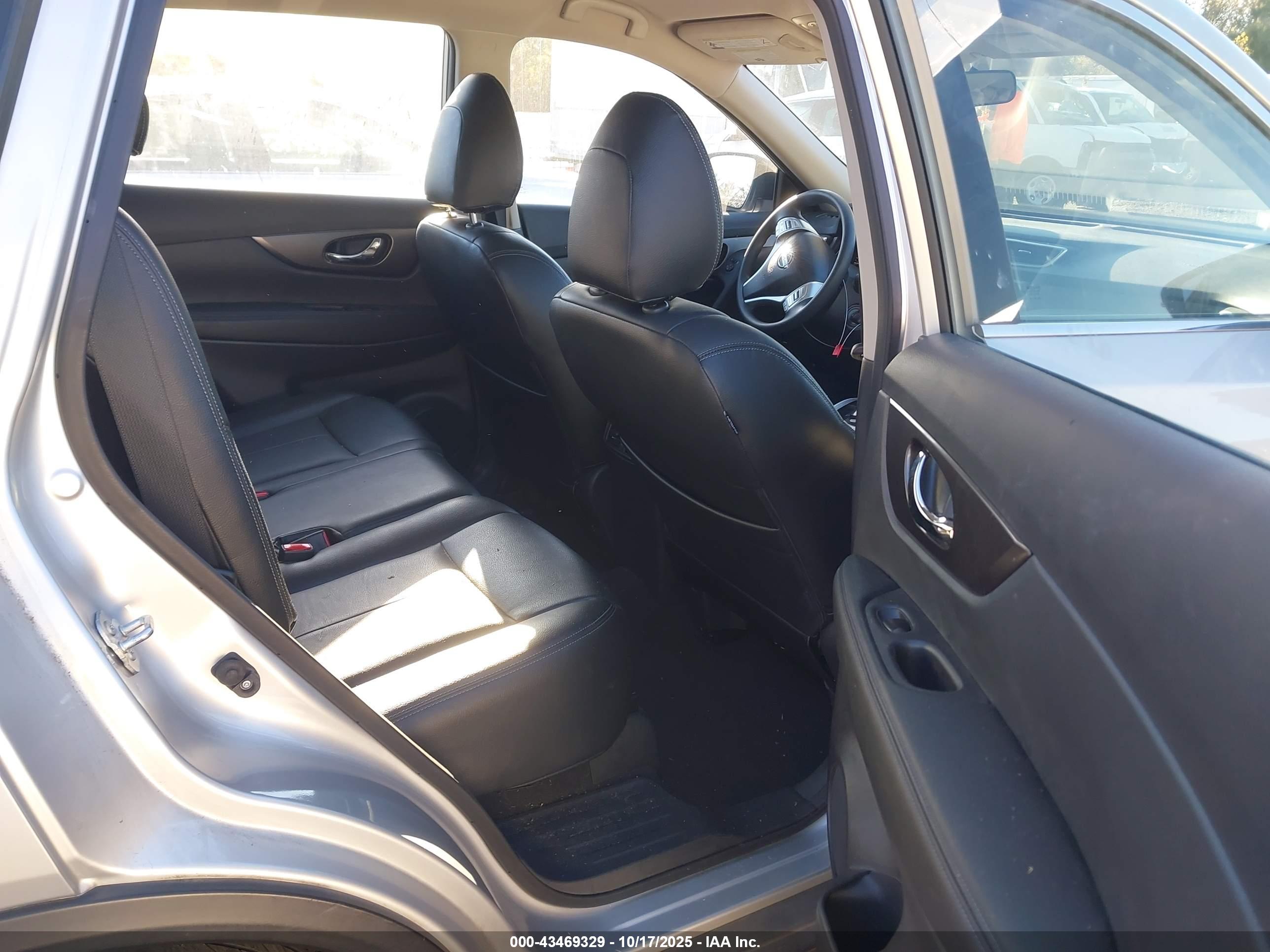 NISSAN ROGUE image 8