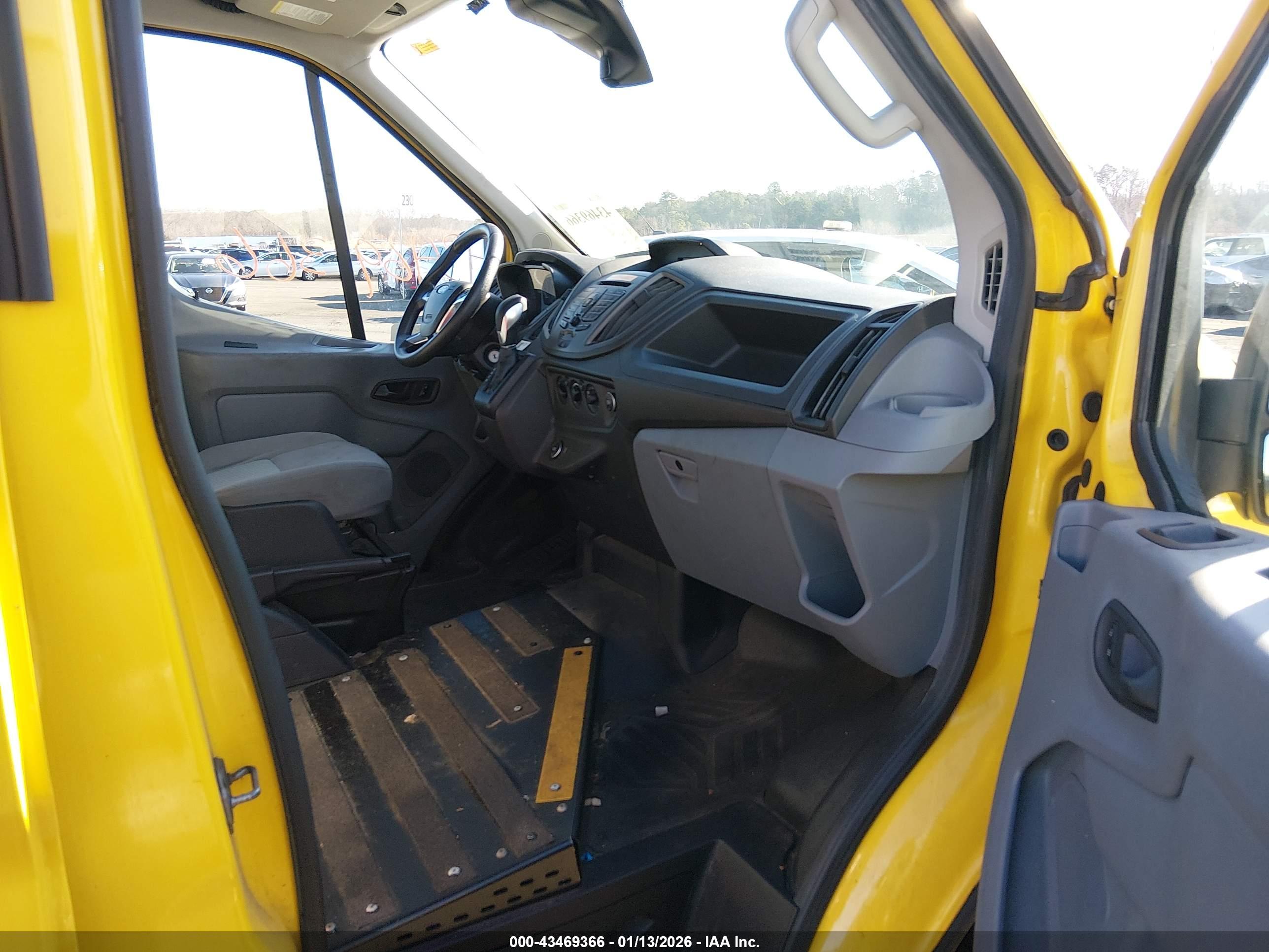 FORD TRANSIT-150 image 5