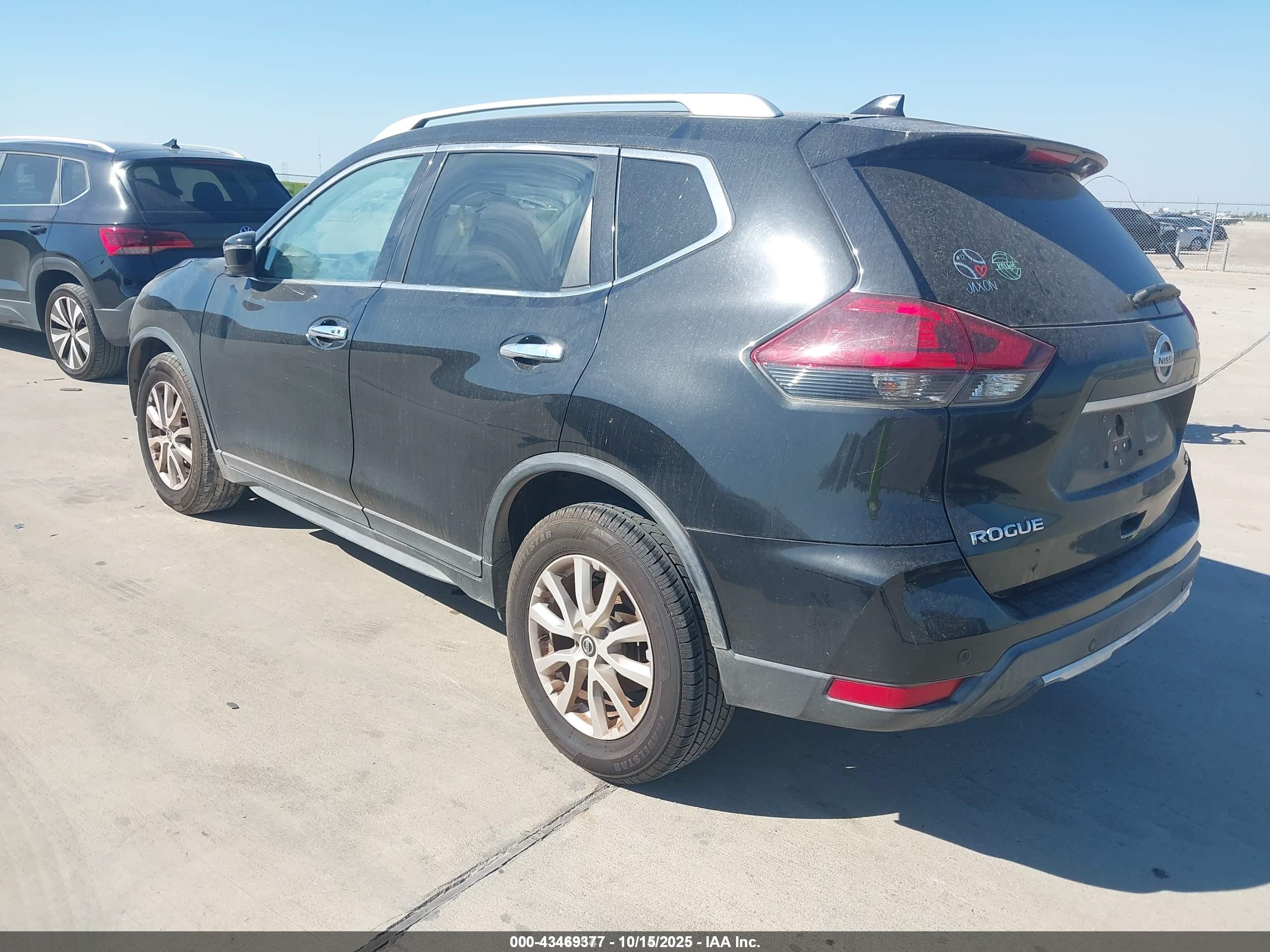 NISSAN ROGUE image 3