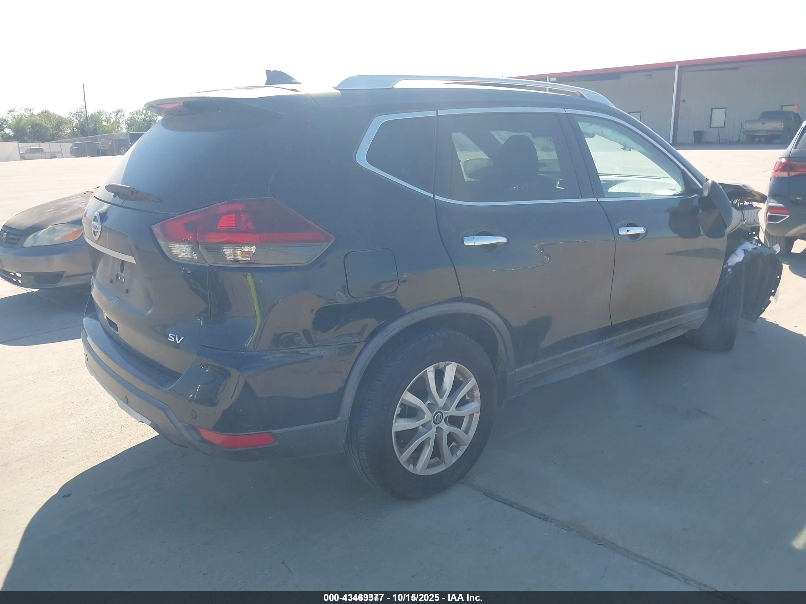 NISSAN ROGUE image 4