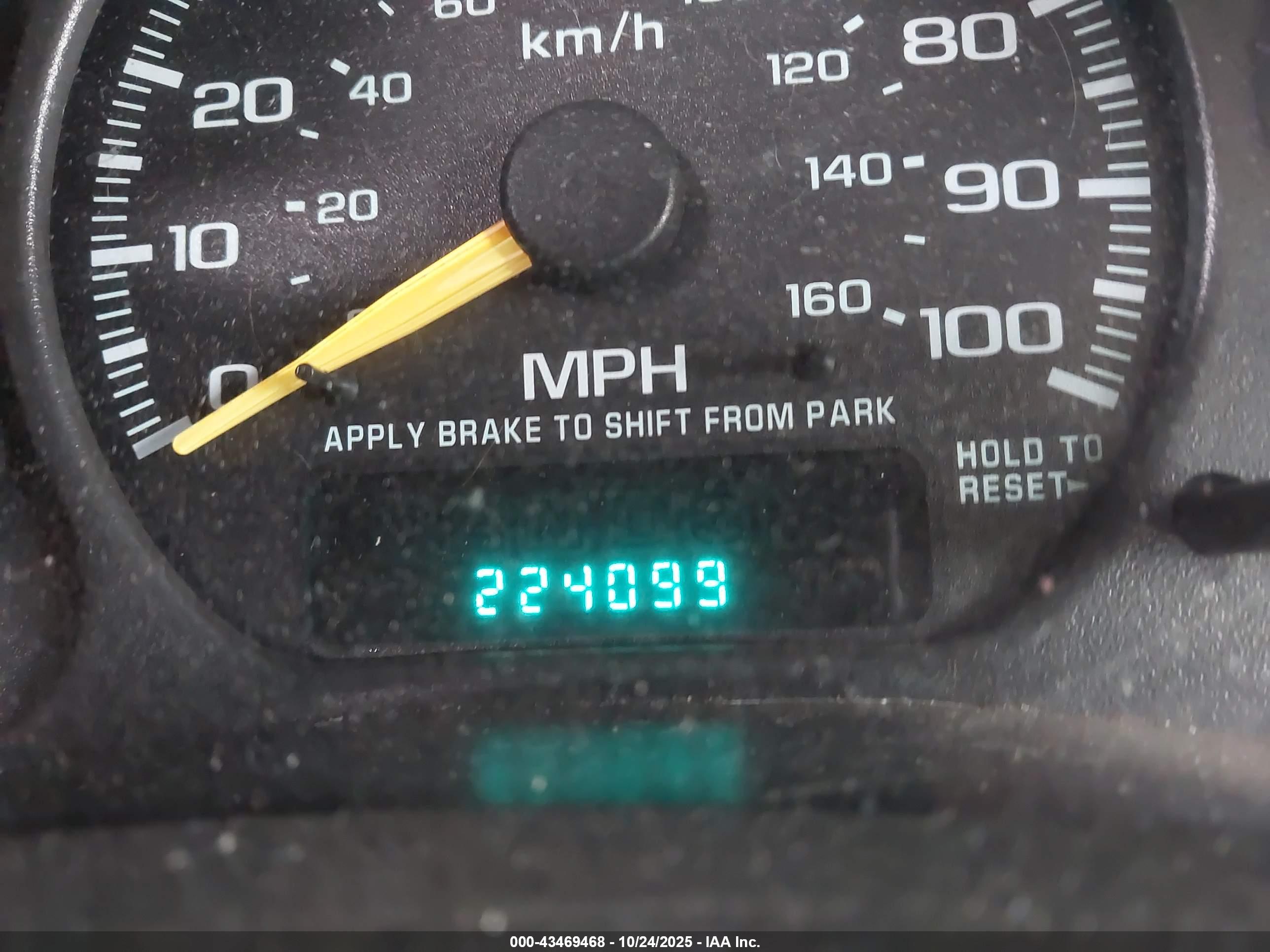CHEVROLET TAHOE image 7