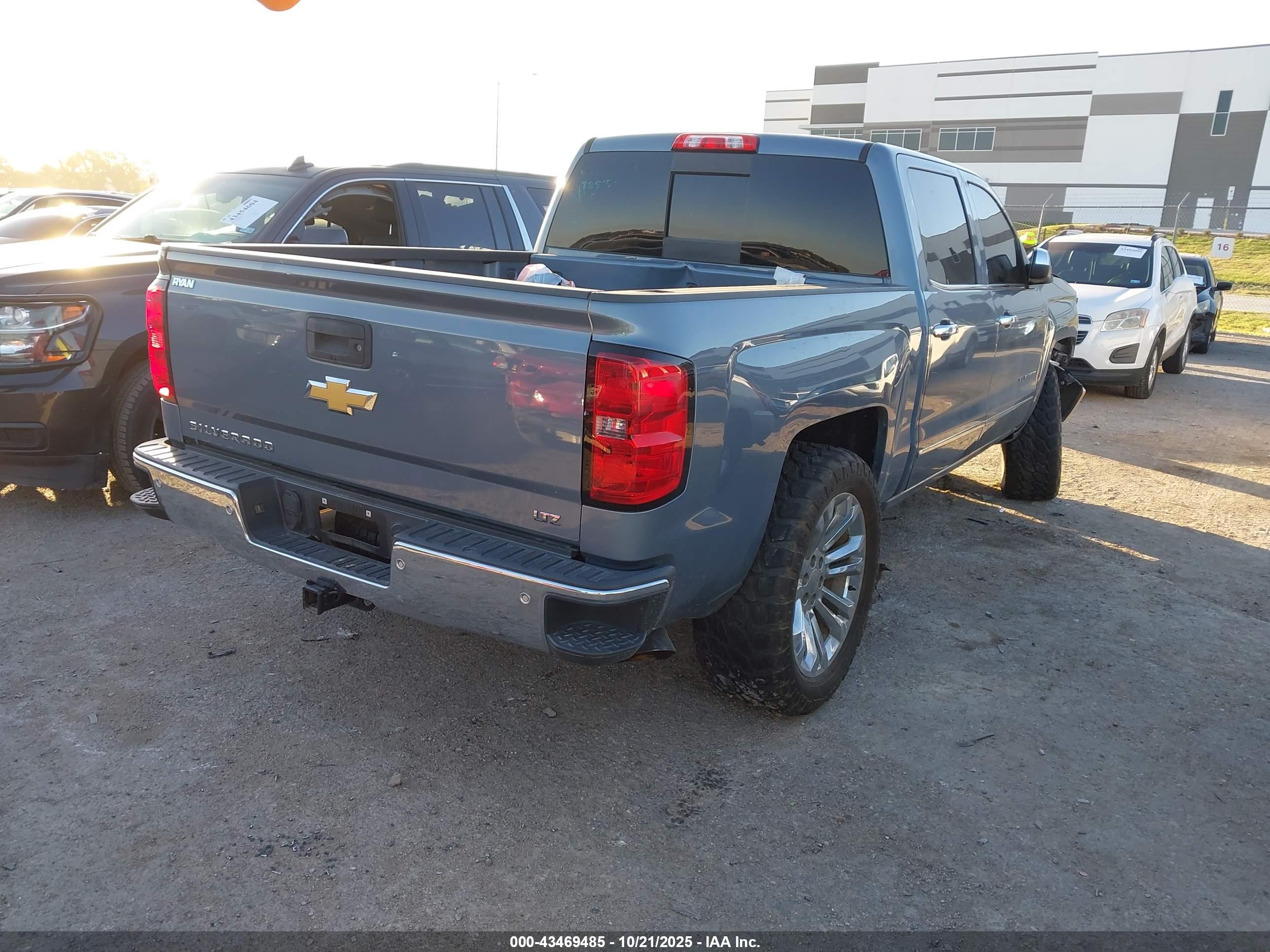 CHEVROLET SILVERADO image 4