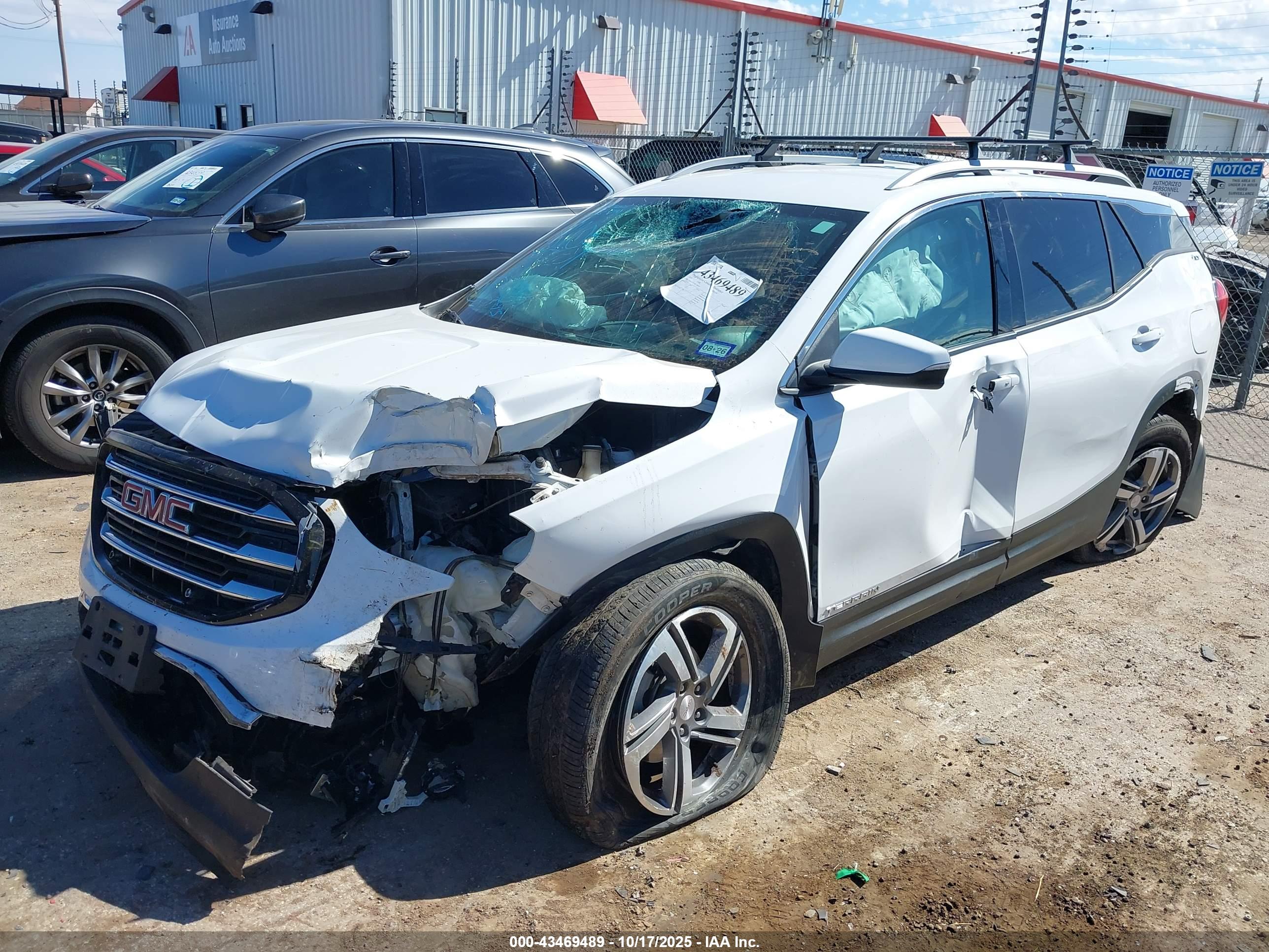 GMC TERRAIN image 2