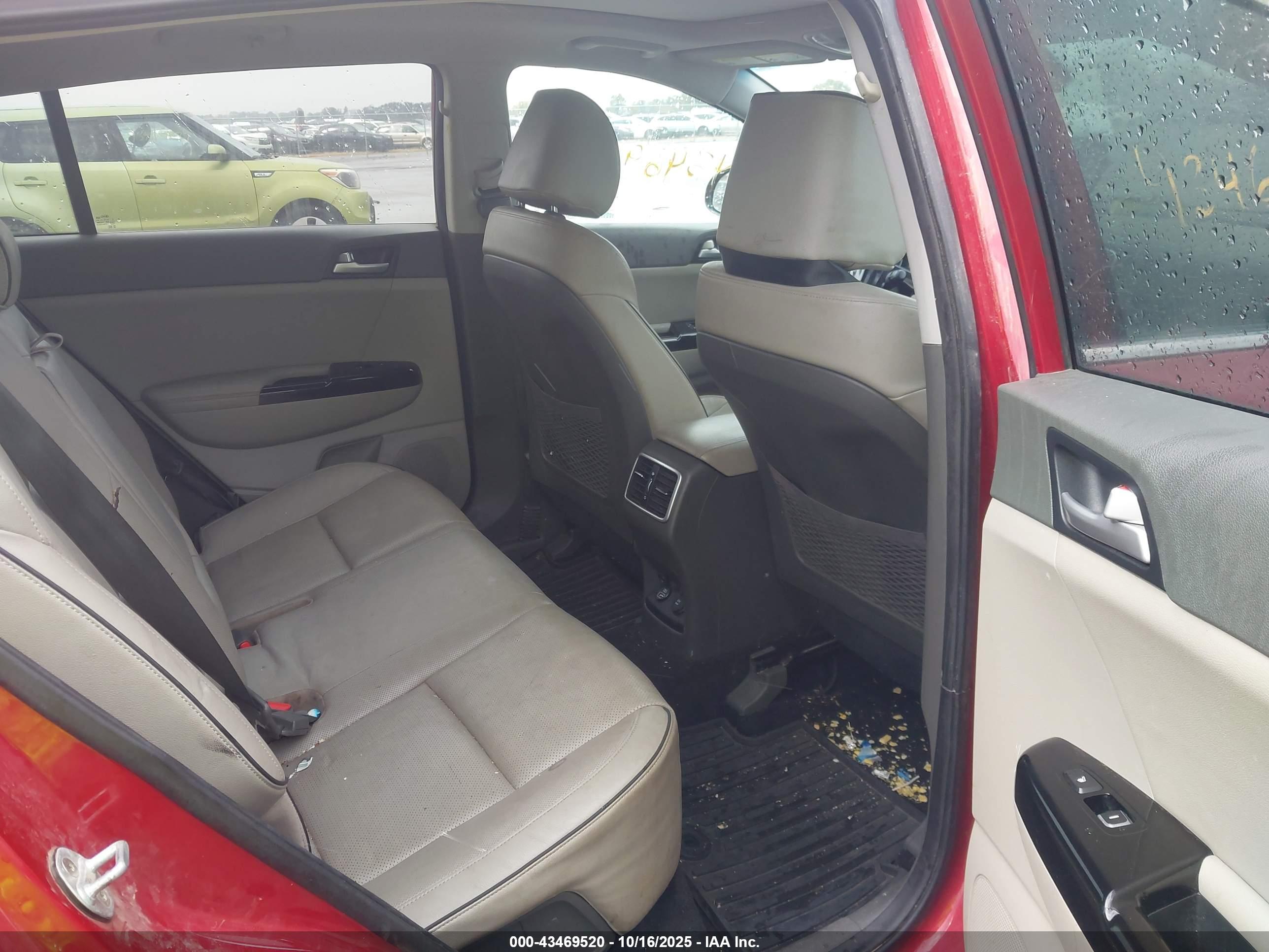 KIA SPORTAGE image 8