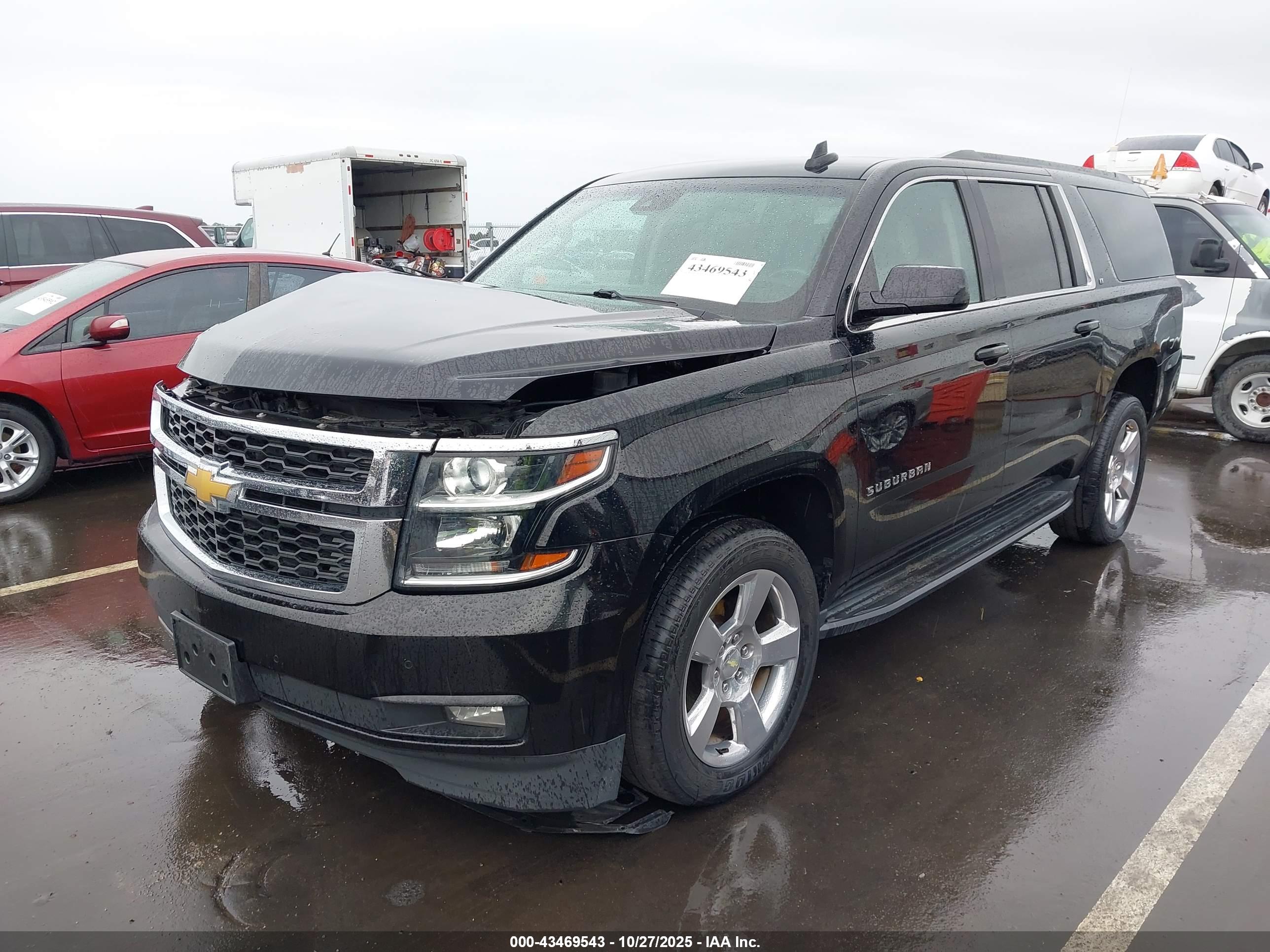 CHEVROLET SUBURBAN image 2