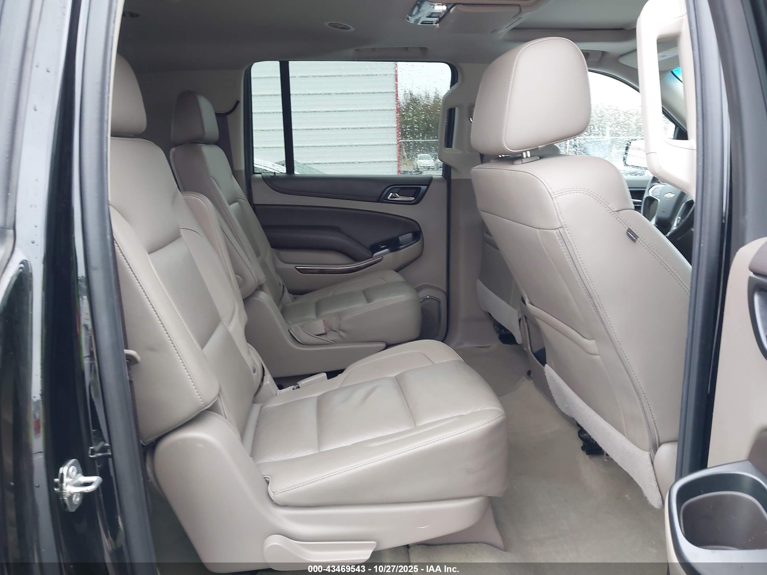 CHEVROLET SUBURBAN image 8