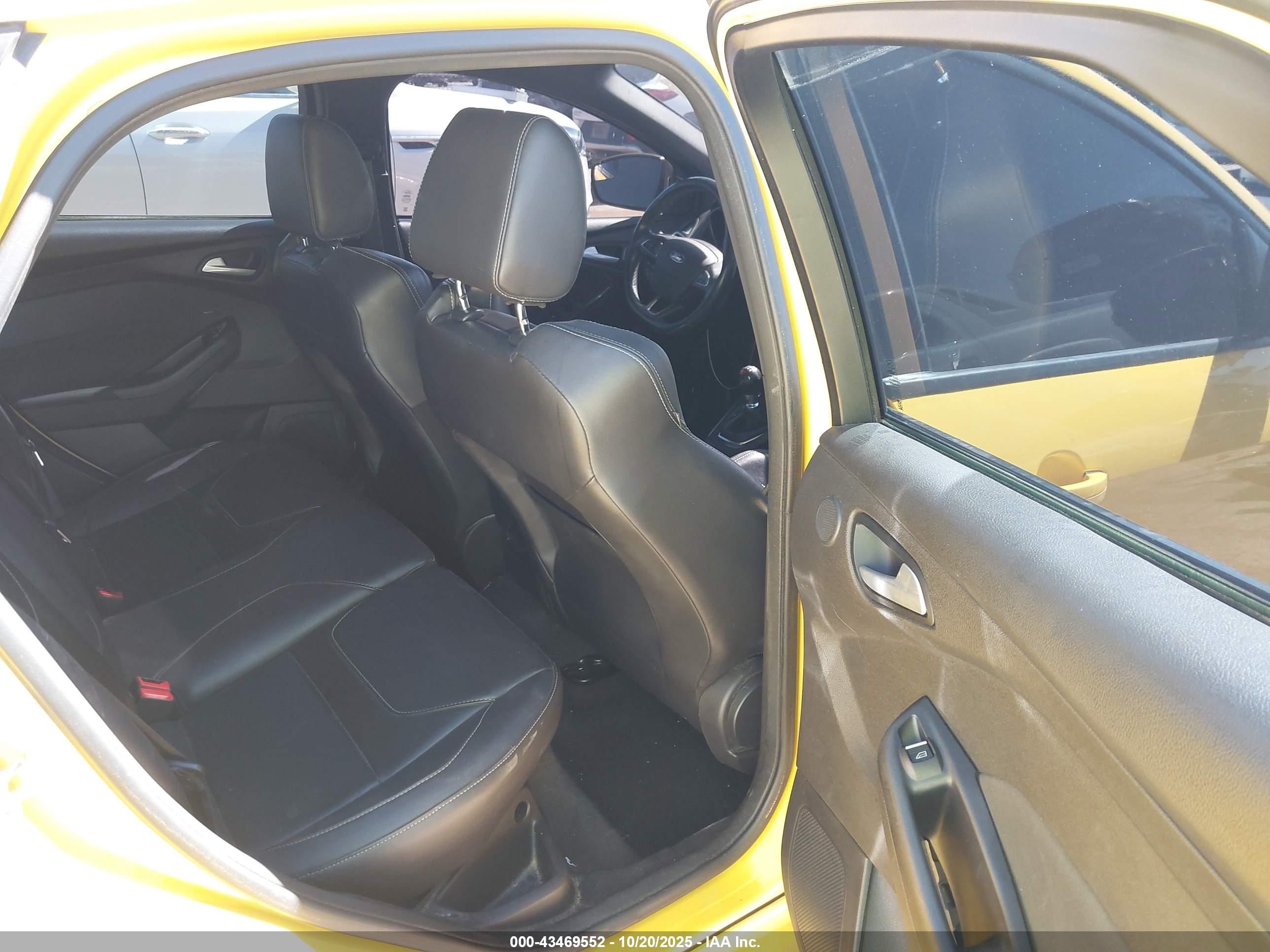 FORD FOCUS image 8