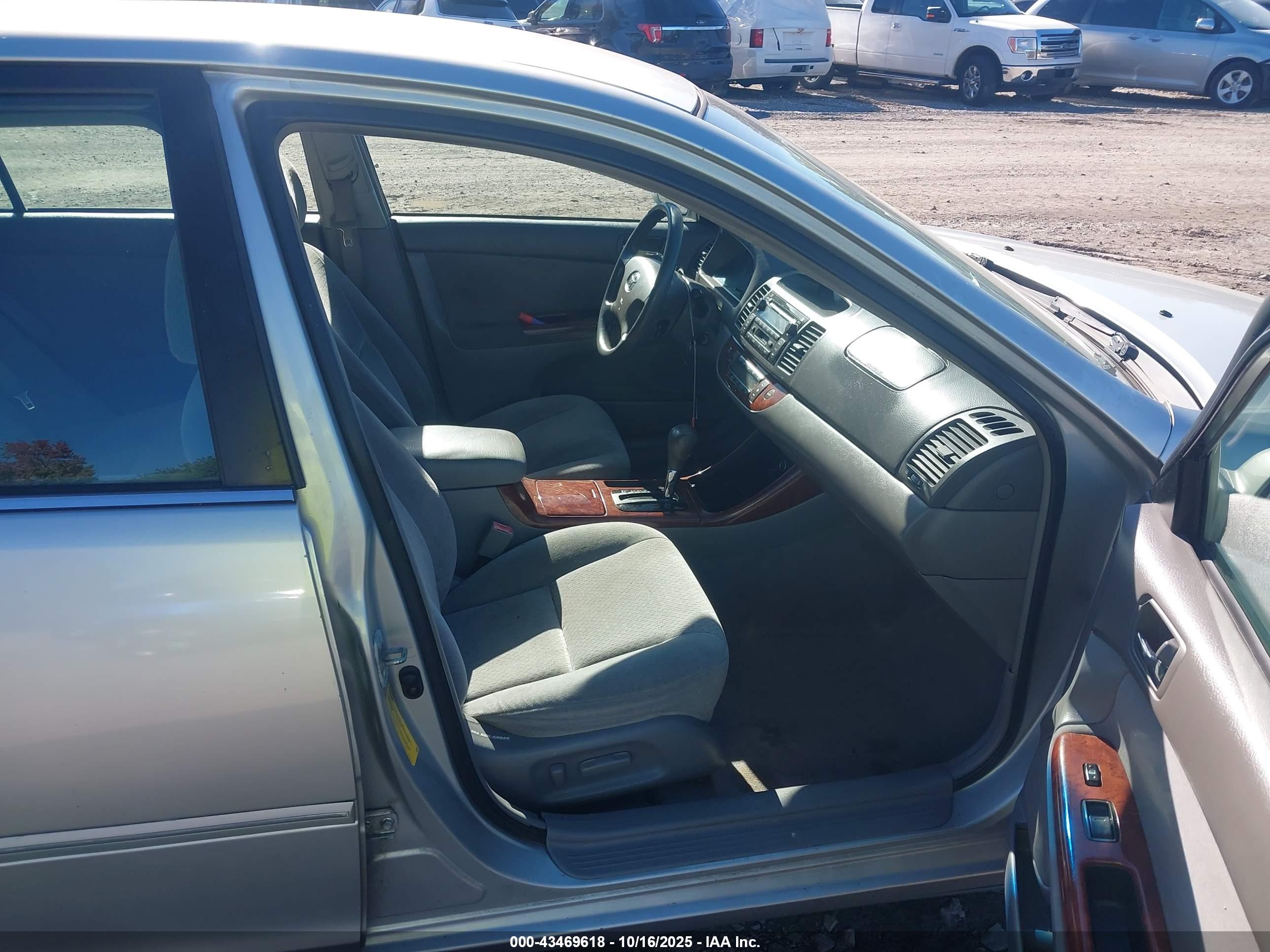 TOYOTA CAMRY image 5