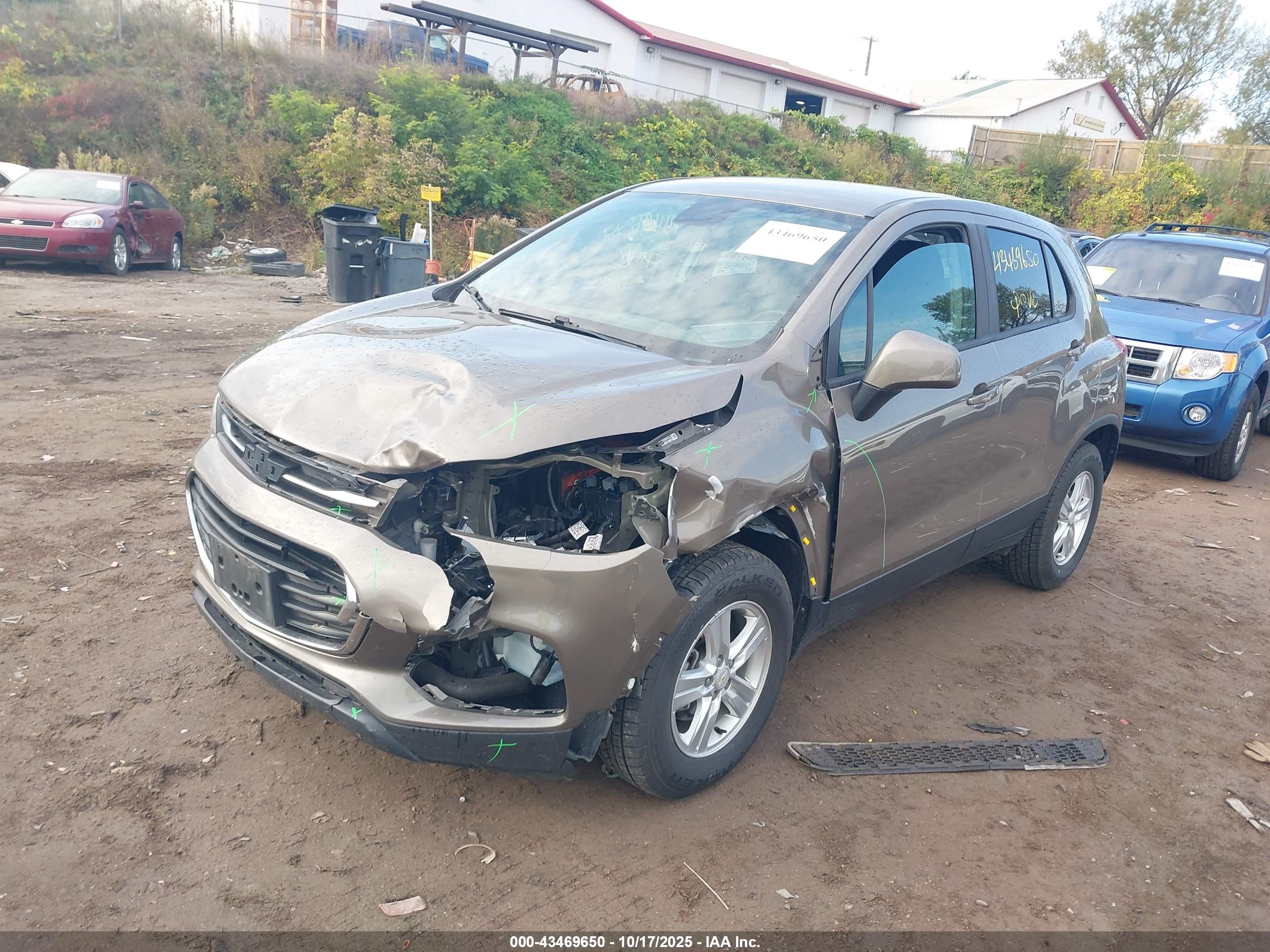 CHEVROLET TRAX image 2