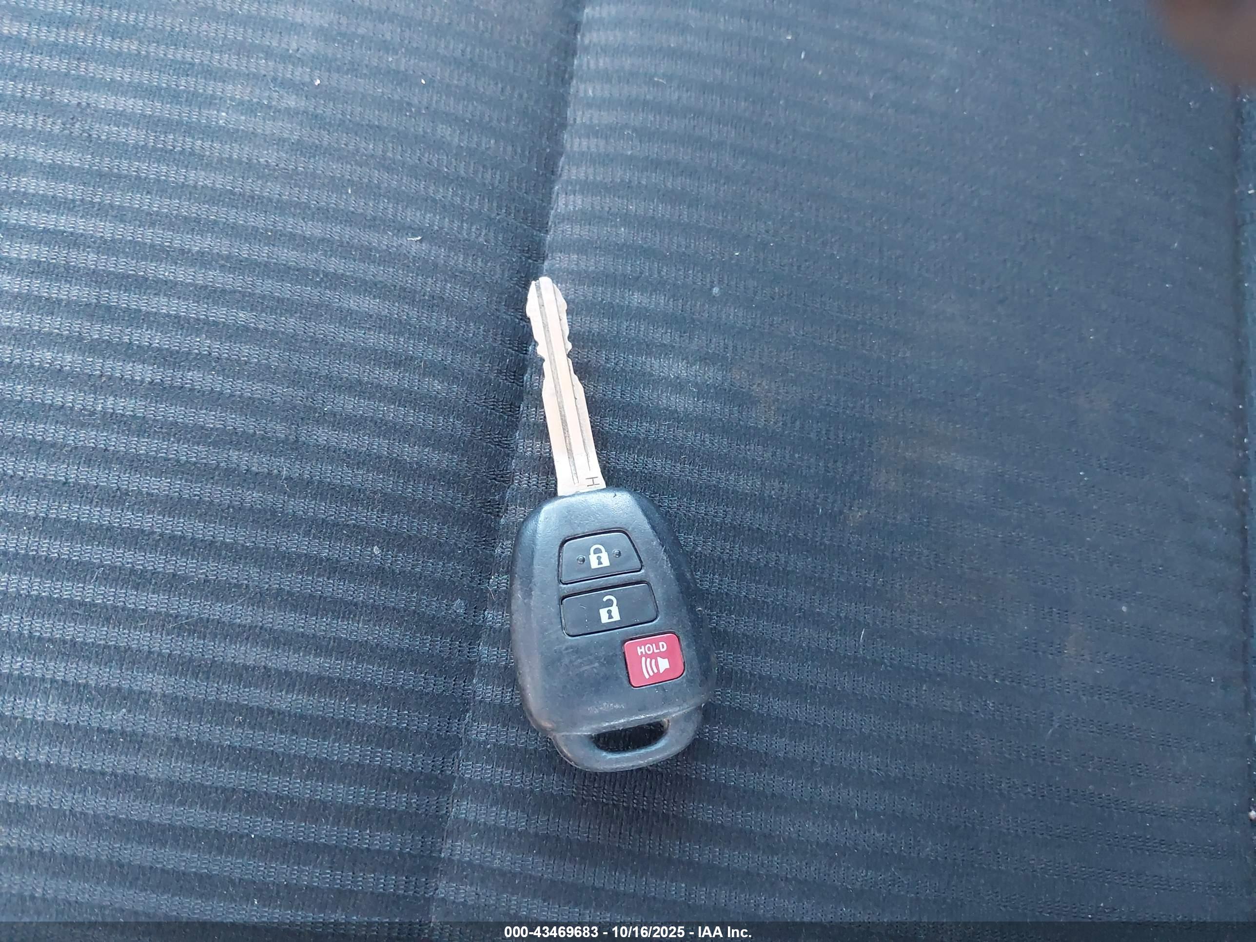TOYOTA RAV4 image 11