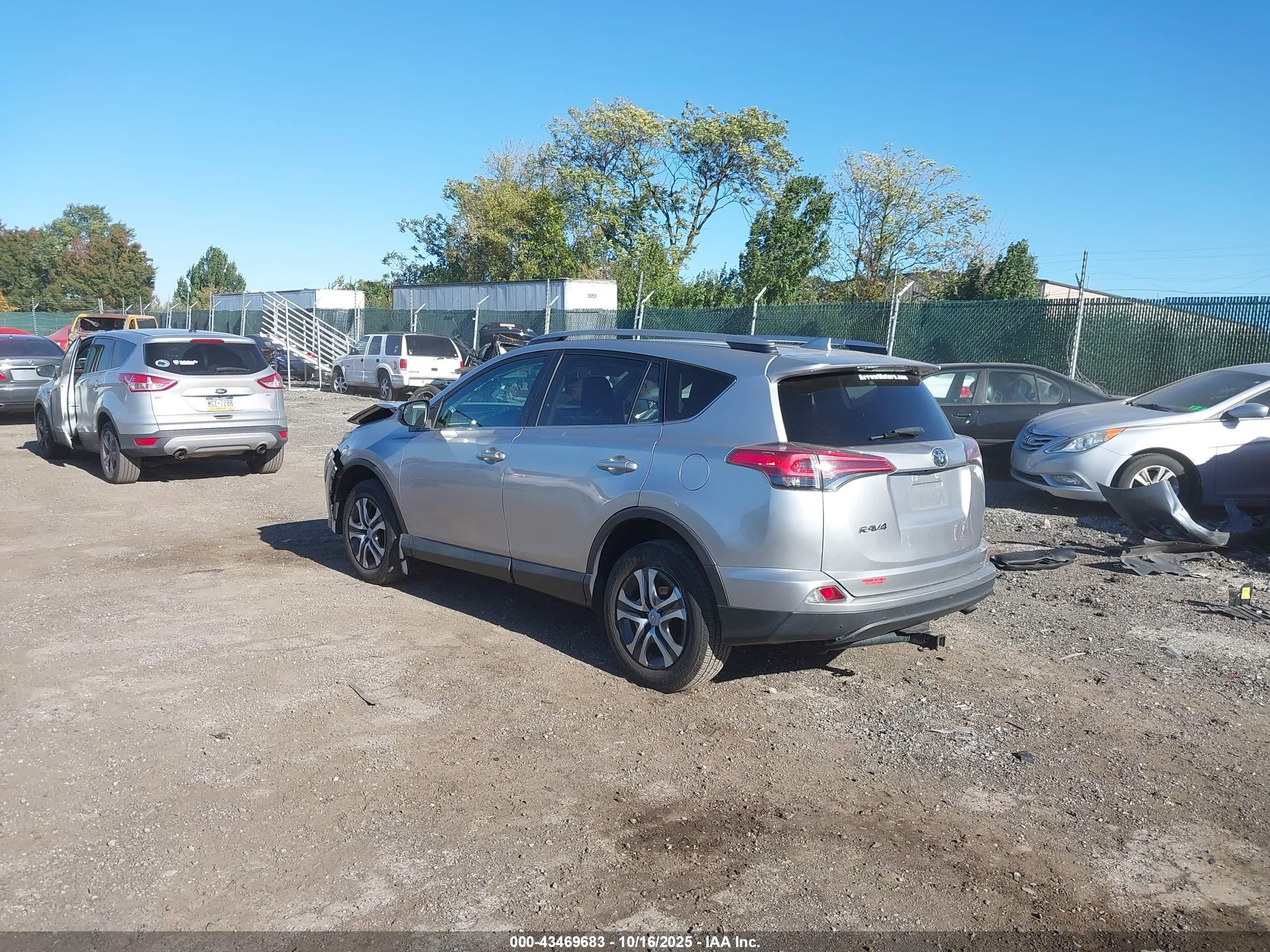 TOYOTA RAV4 image 3