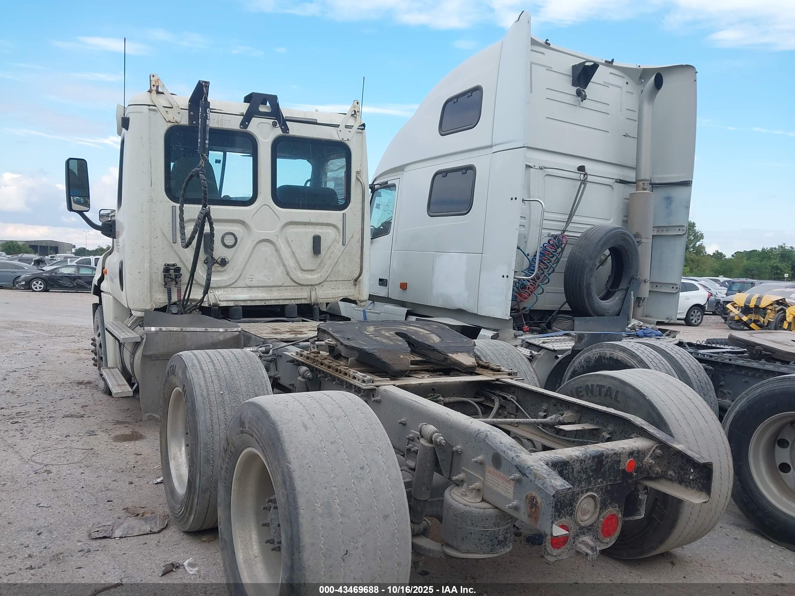 FREIGHTLINER CASCADIA image 3