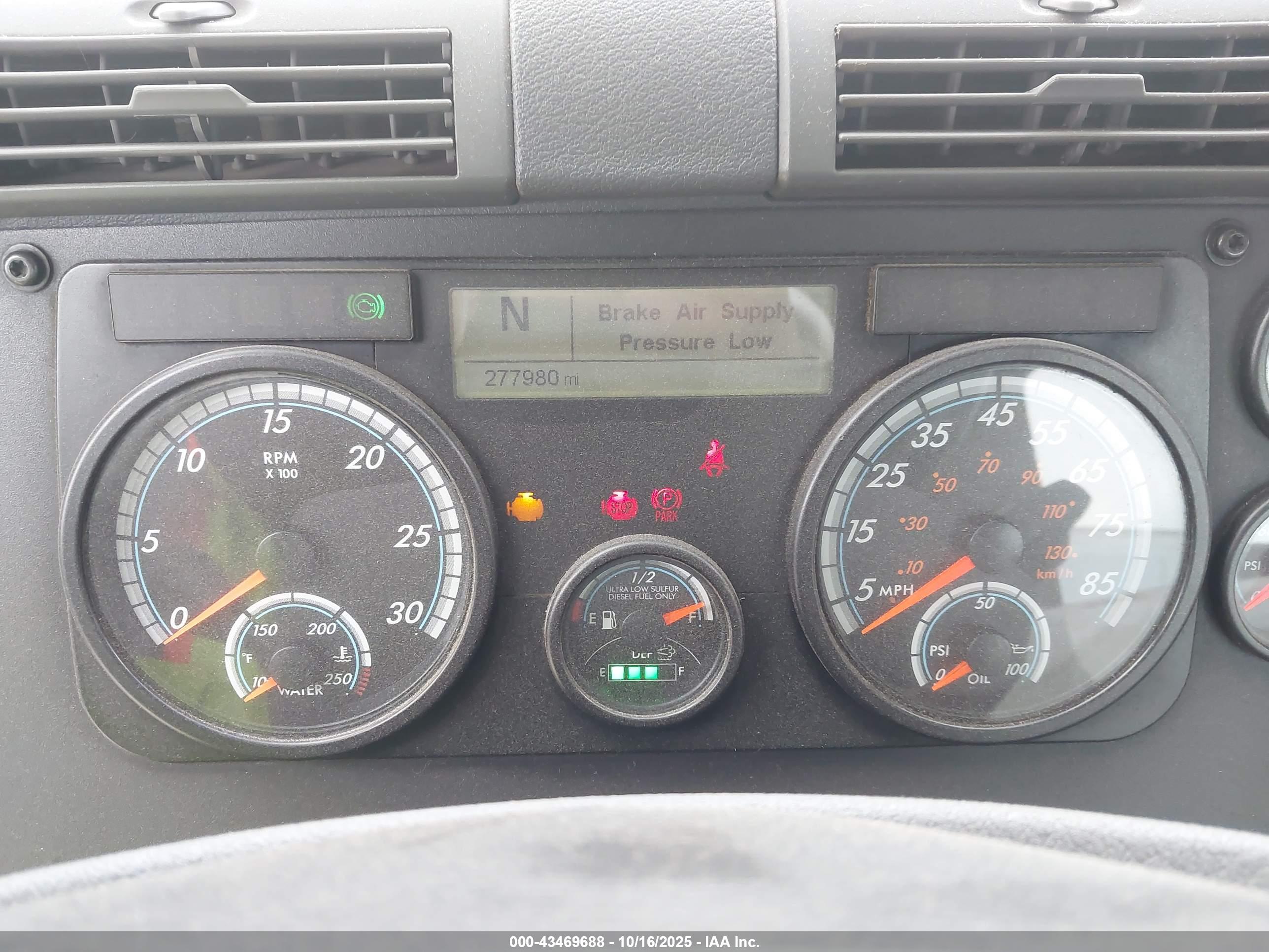 FREIGHTLINER CASCADIA image 6