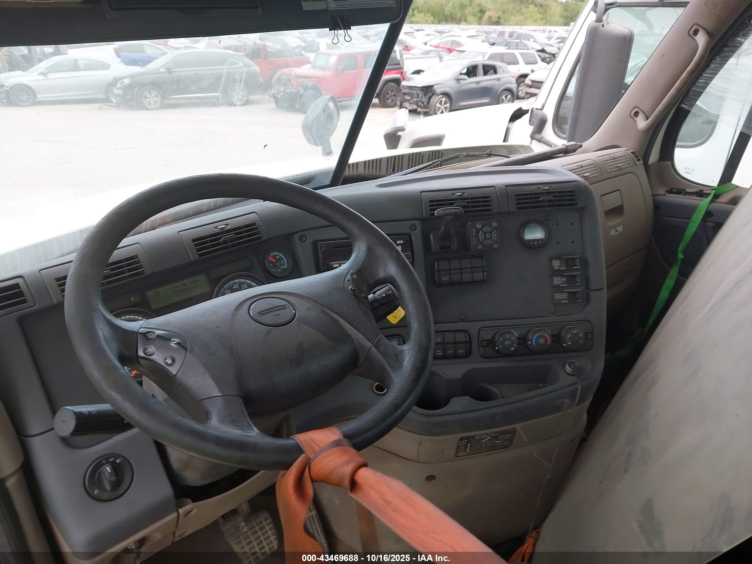 FREIGHTLINER CASCADIA image 7