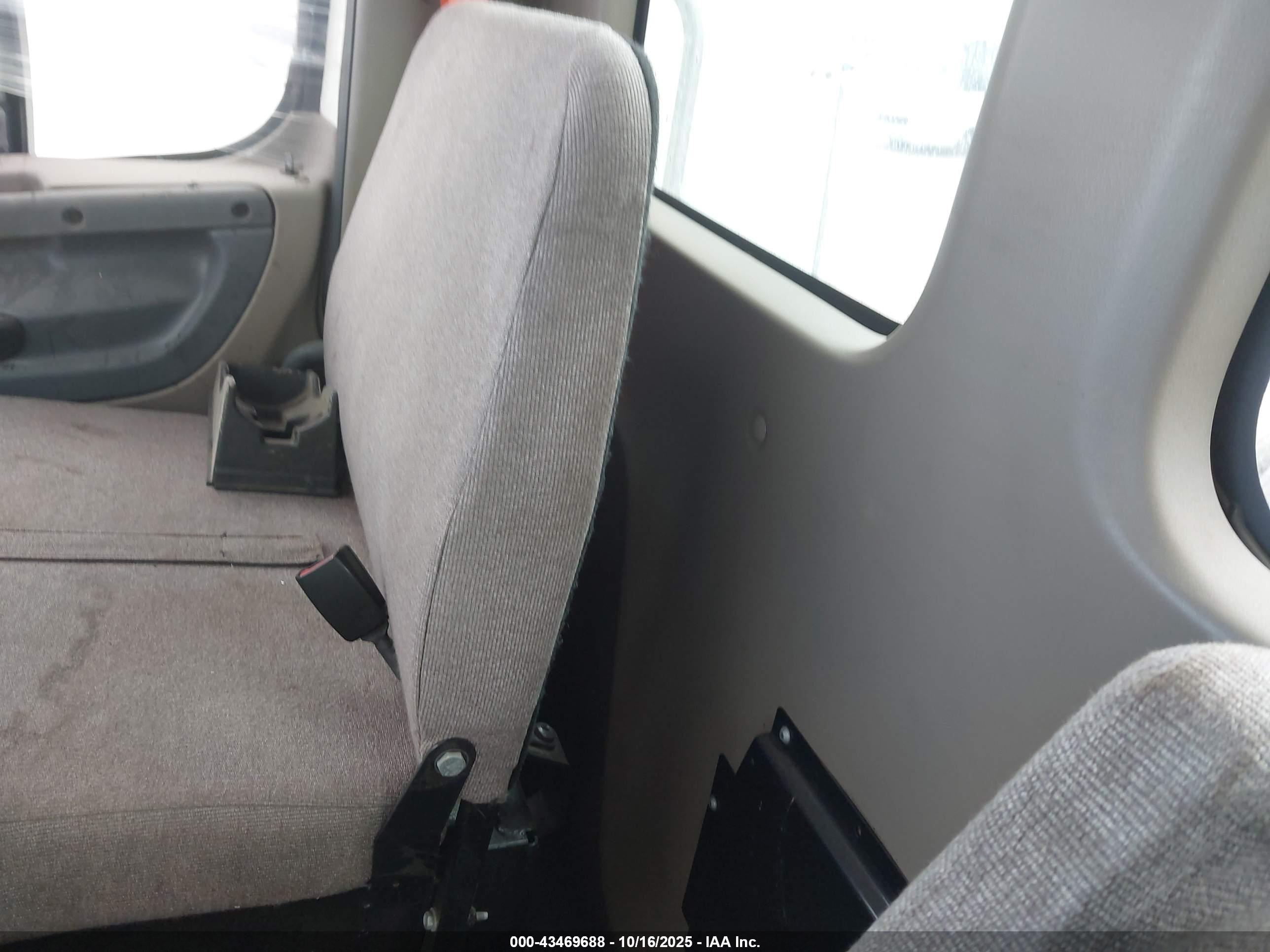 FREIGHTLINER CASCADIA image 8