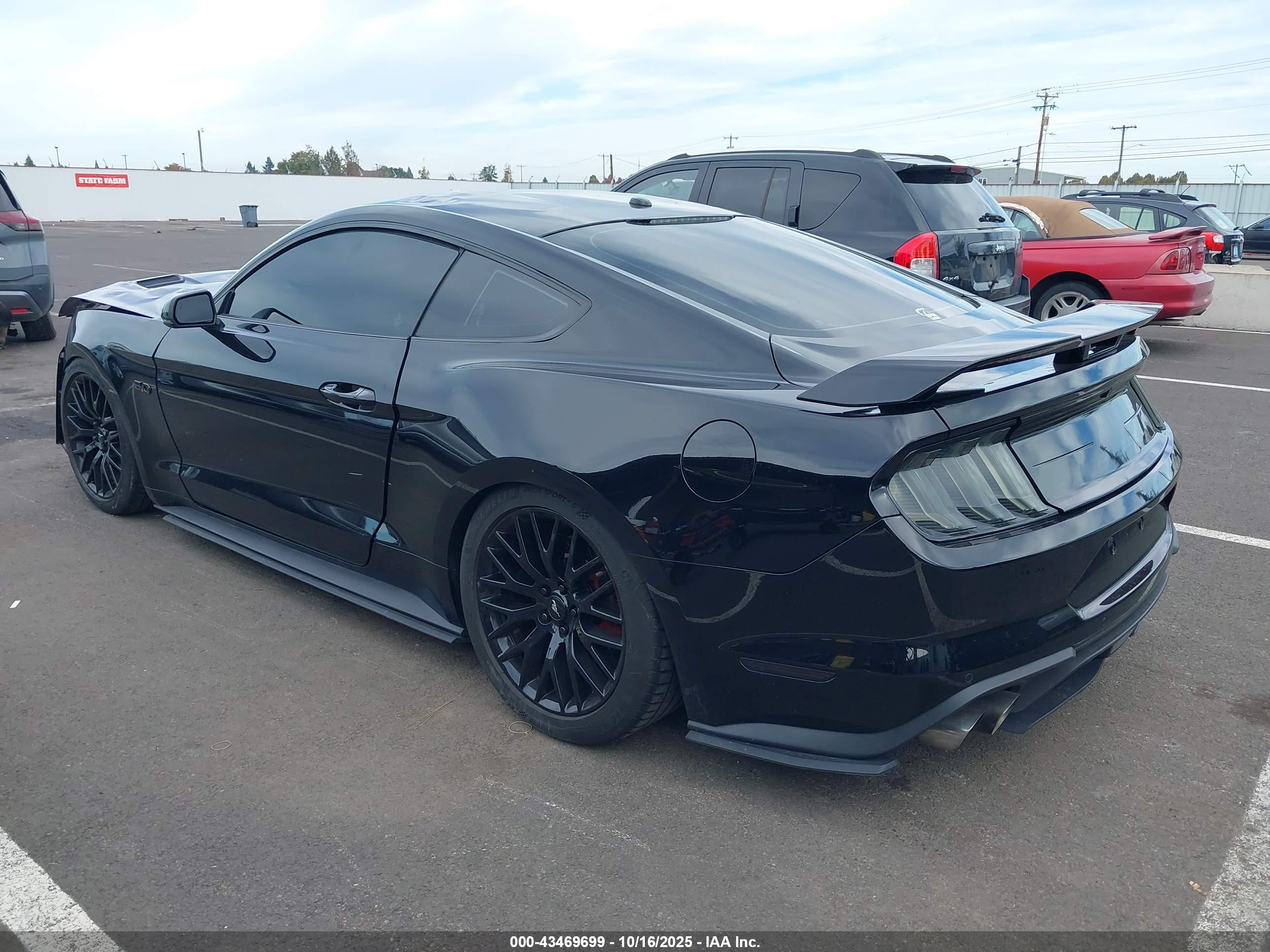 FORD MUSTANG image 3