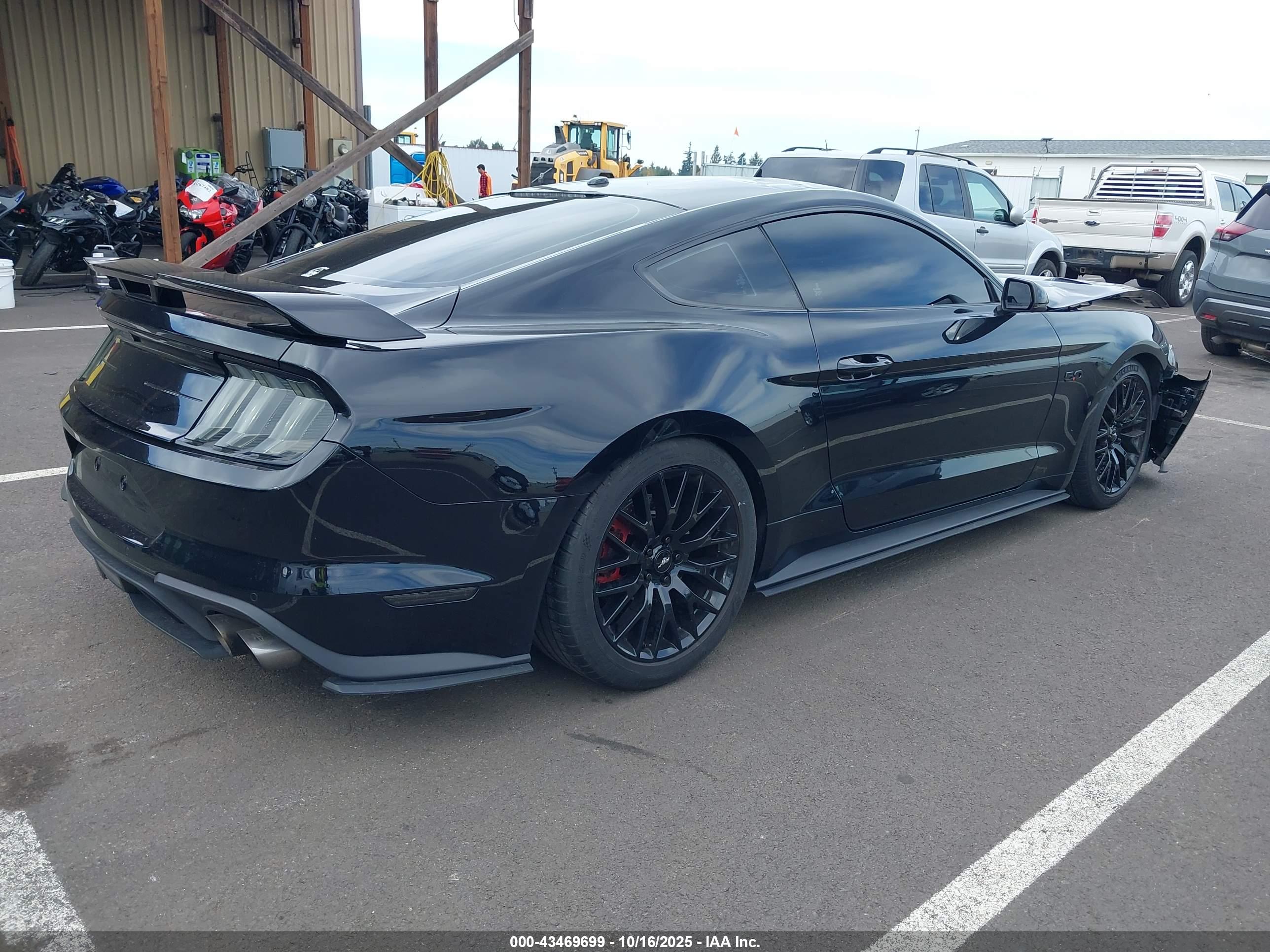 FORD MUSTANG image 4