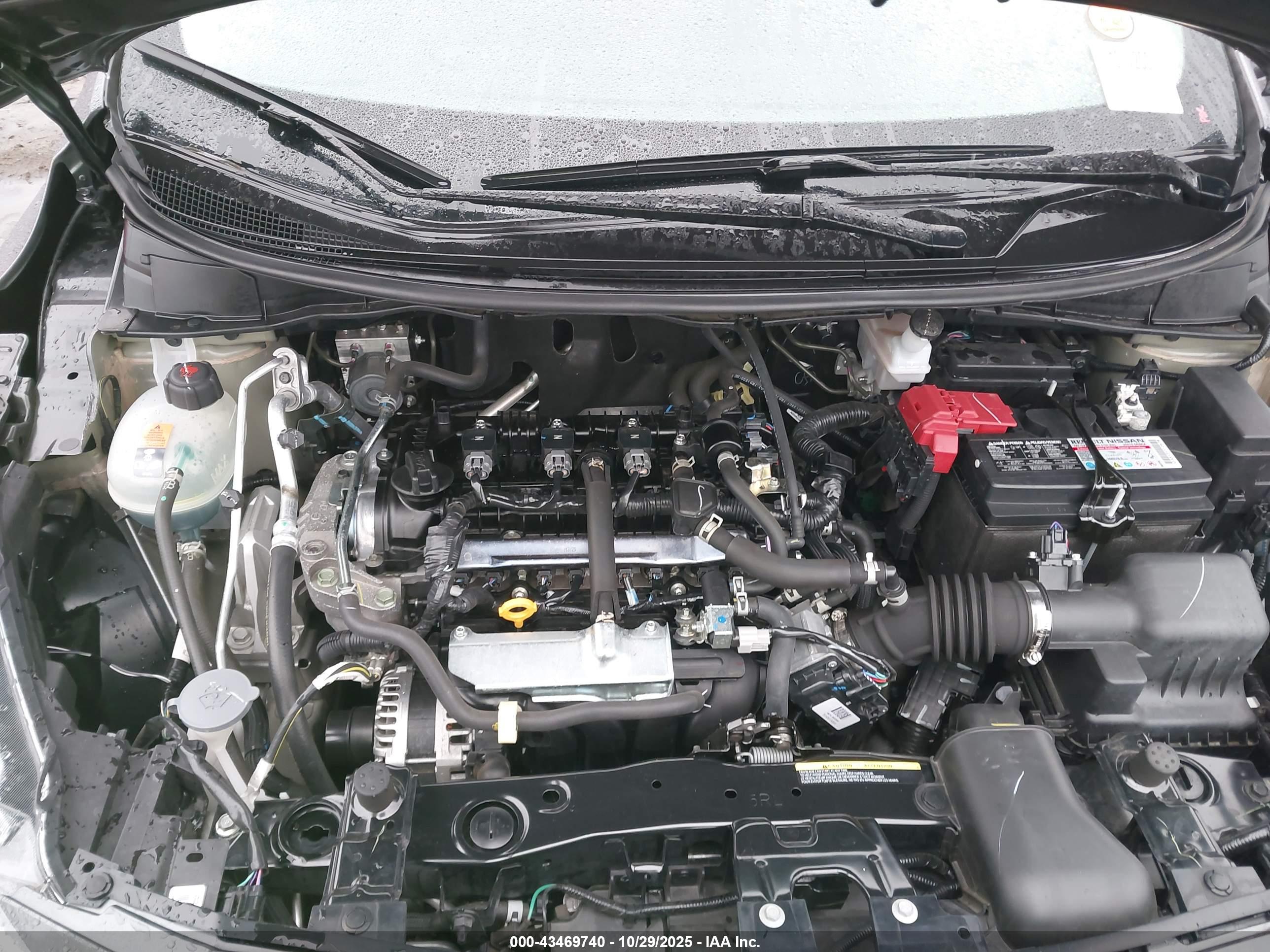 NISSAN VERSA image 10