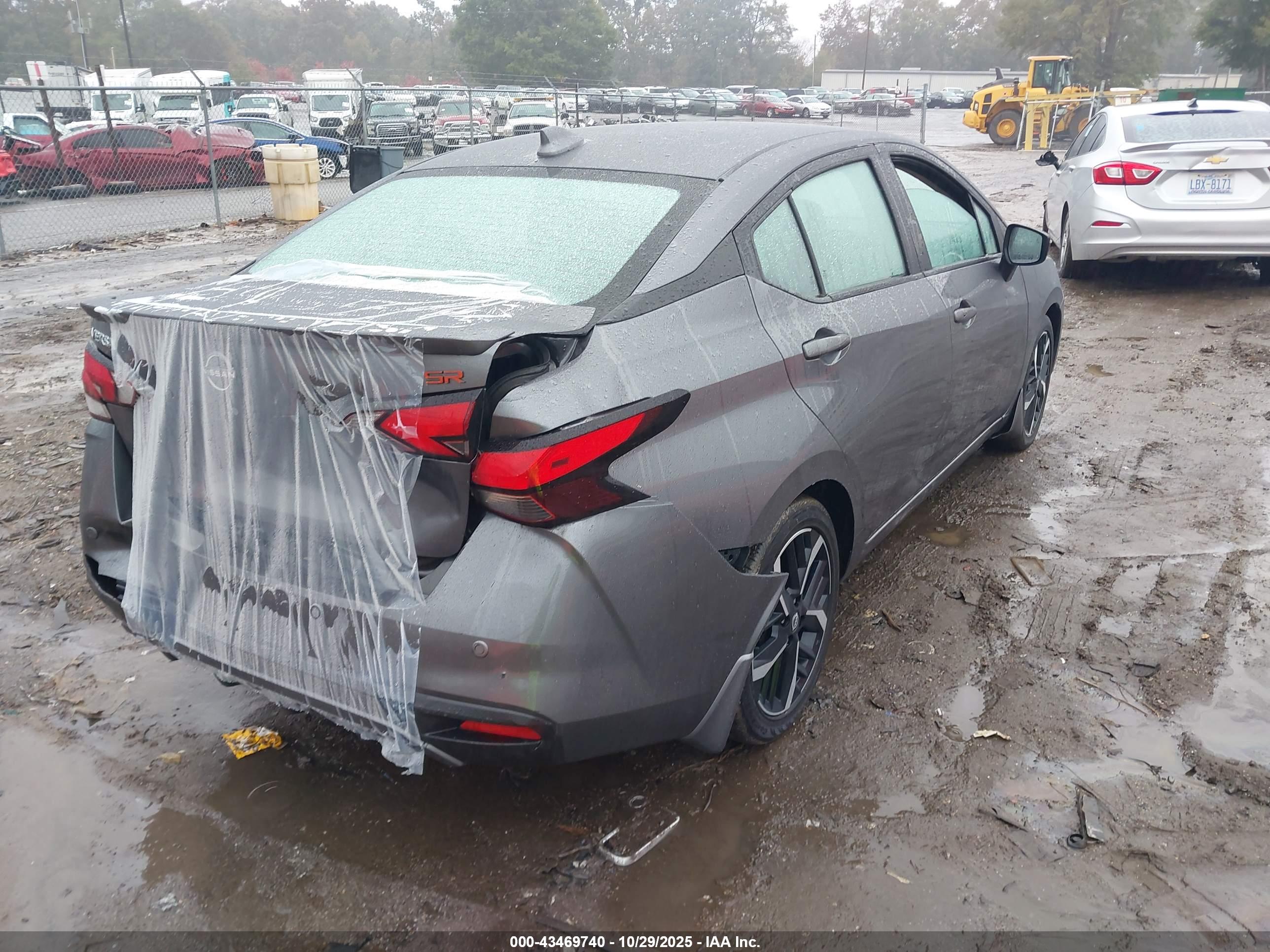 NISSAN VERSA image 4