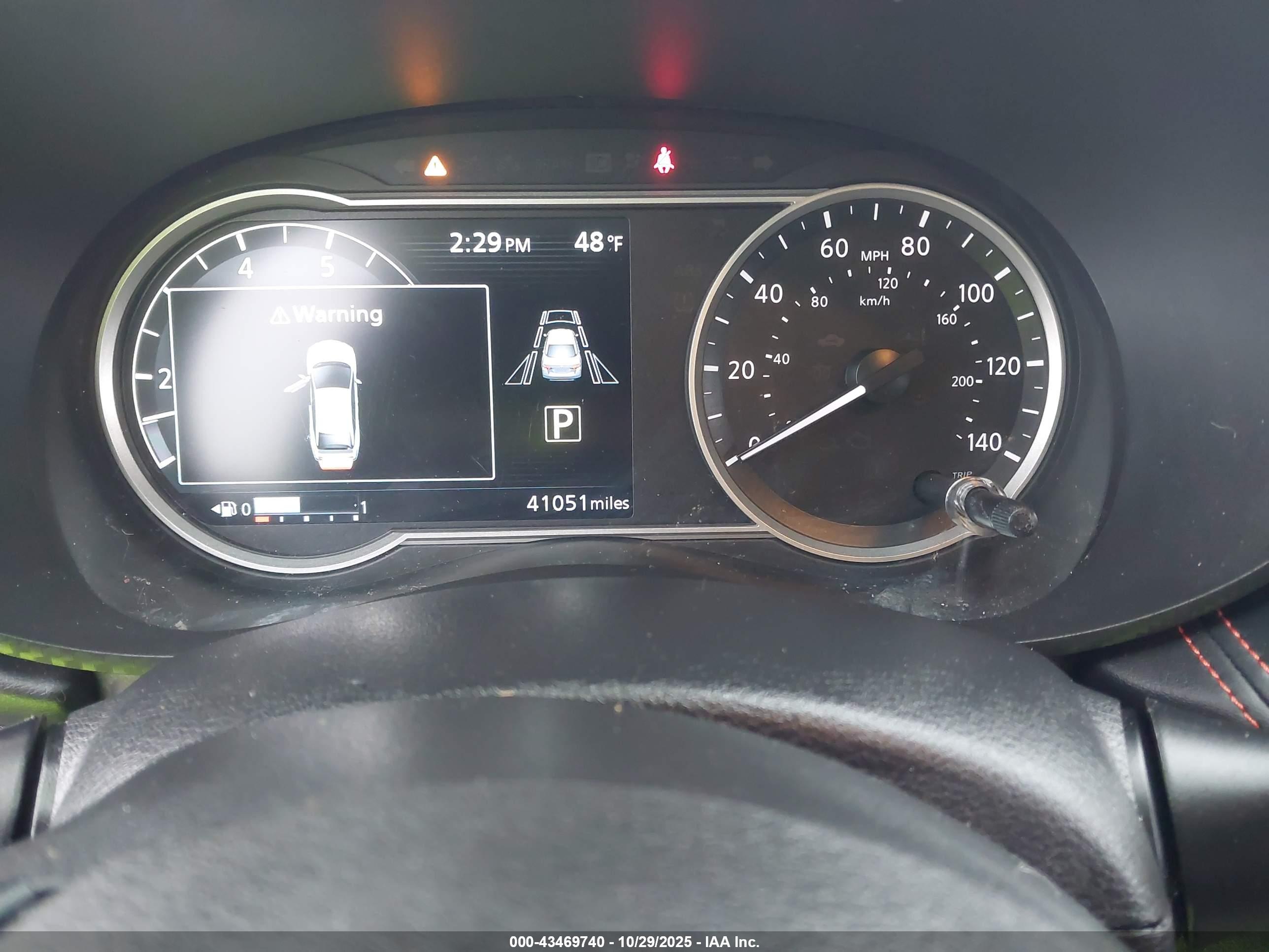 NISSAN VERSA image 7