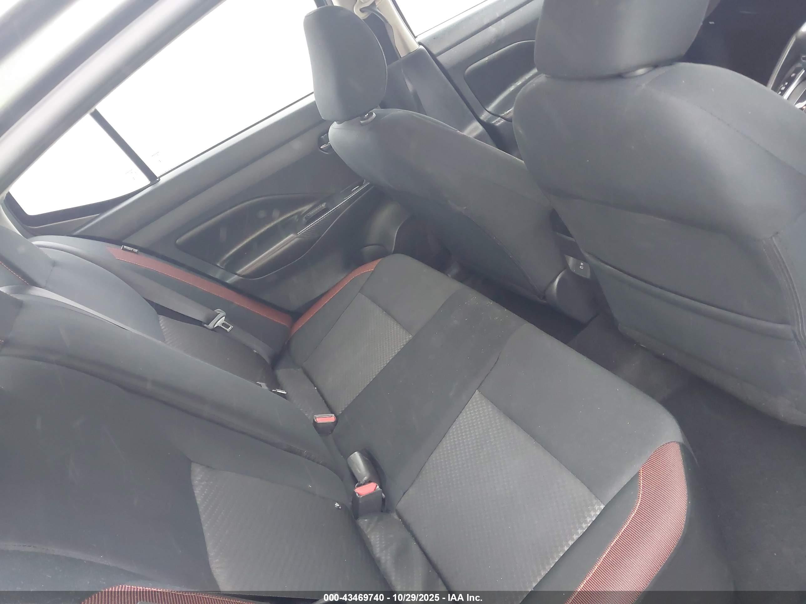 NISSAN VERSA image 8