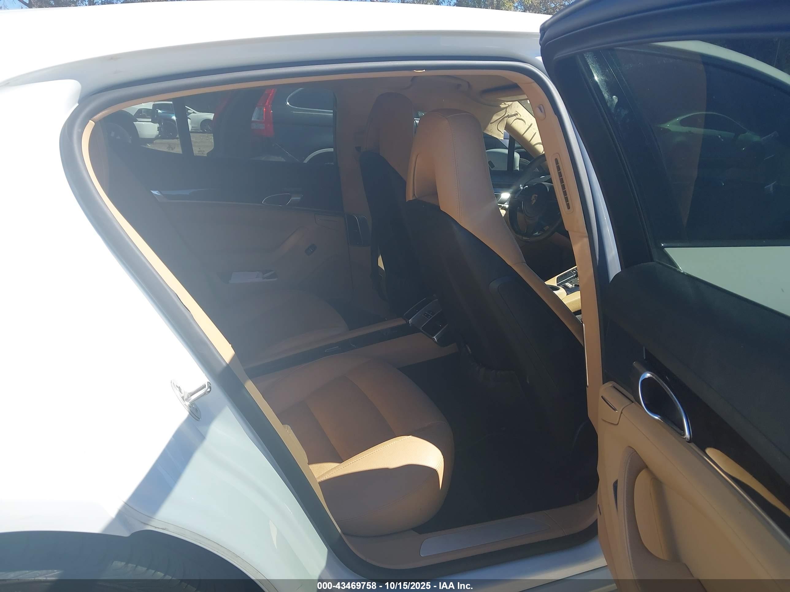 PORSCHE PANAMERA image 8