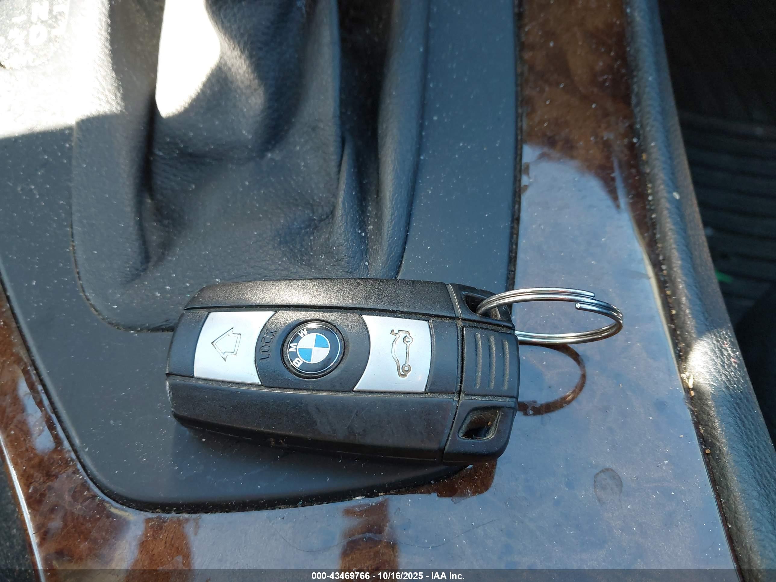 BMW 328XI image 11