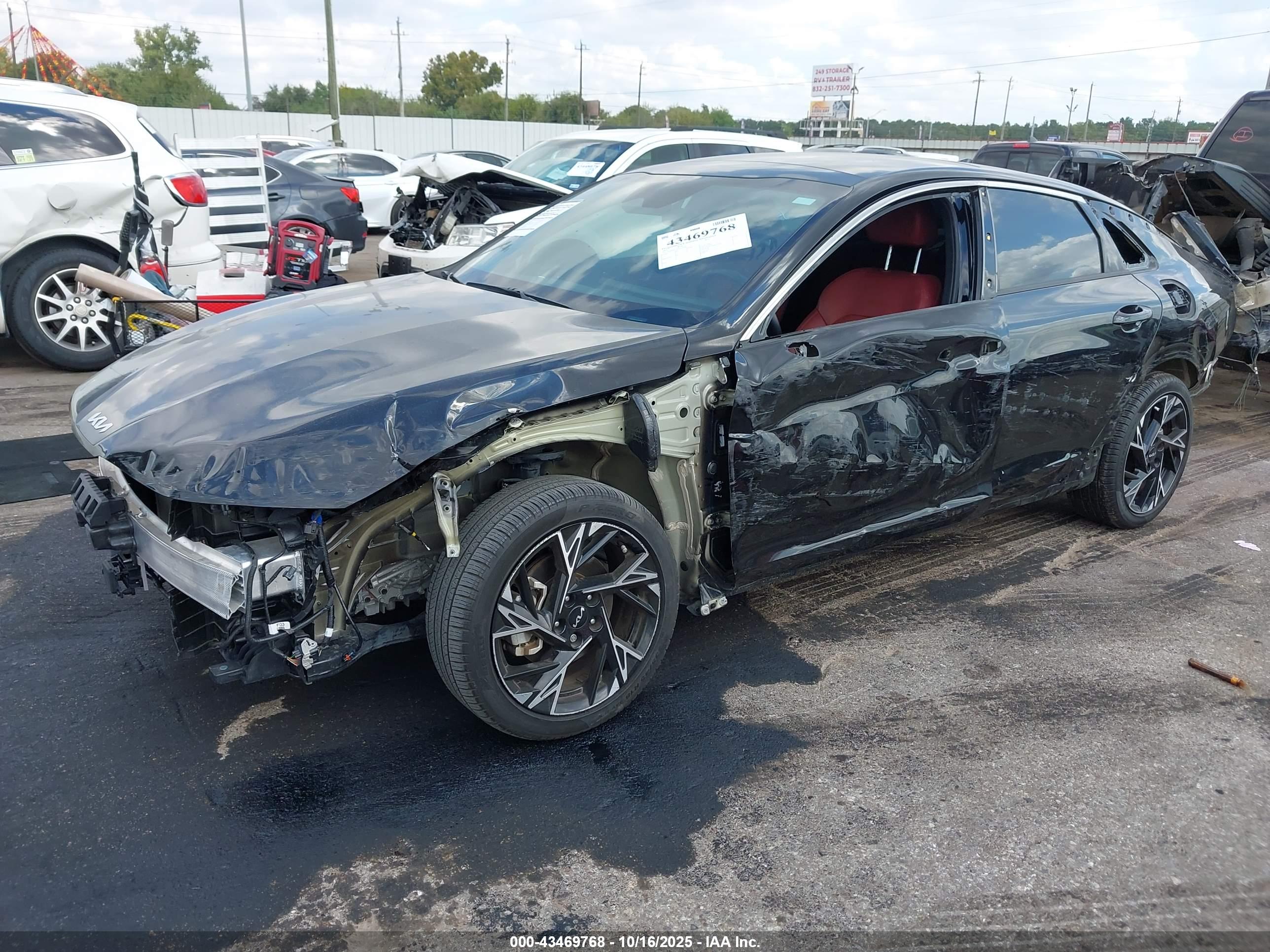 KIA K5 image 2