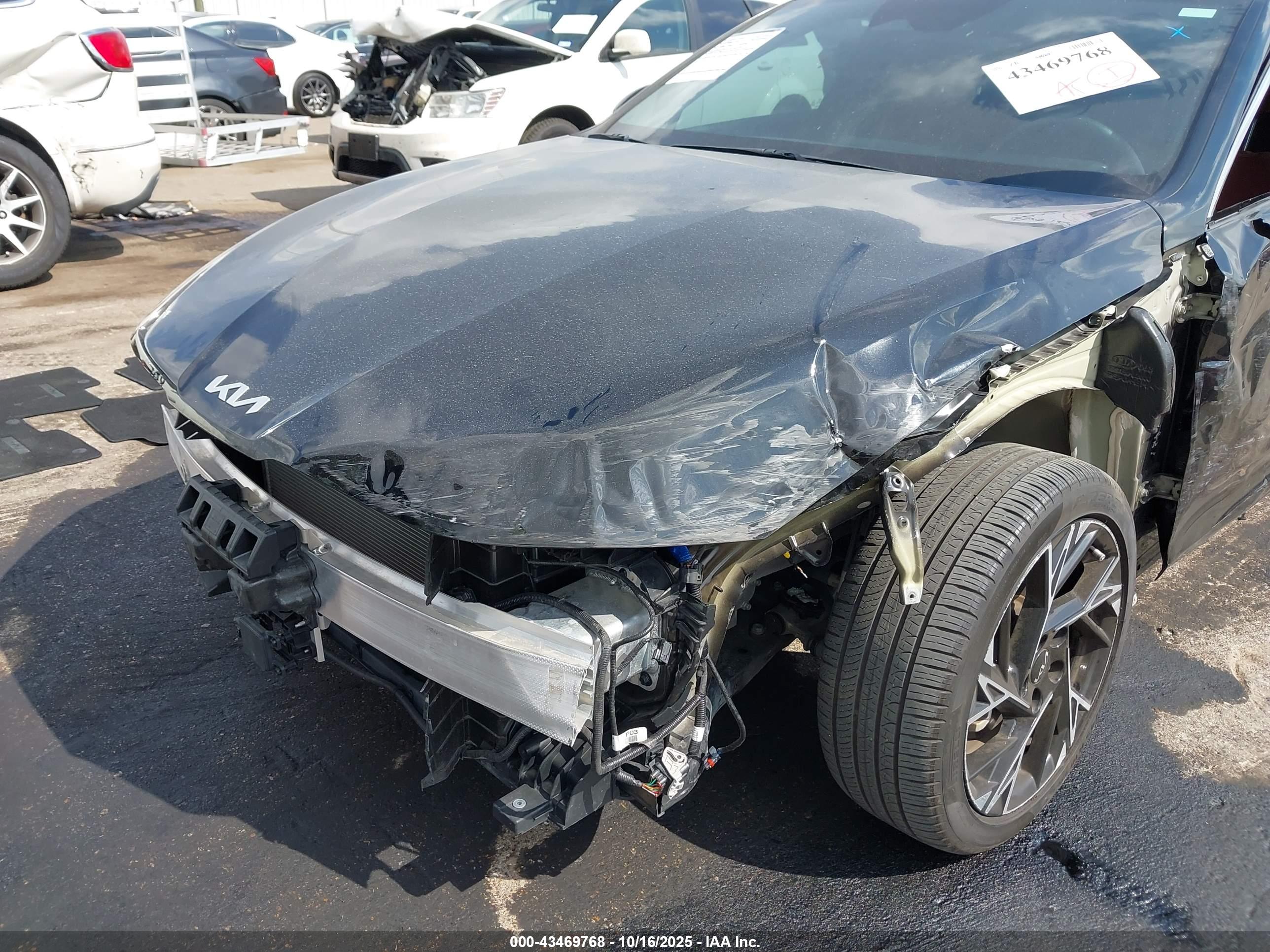 KIA K5 image 6