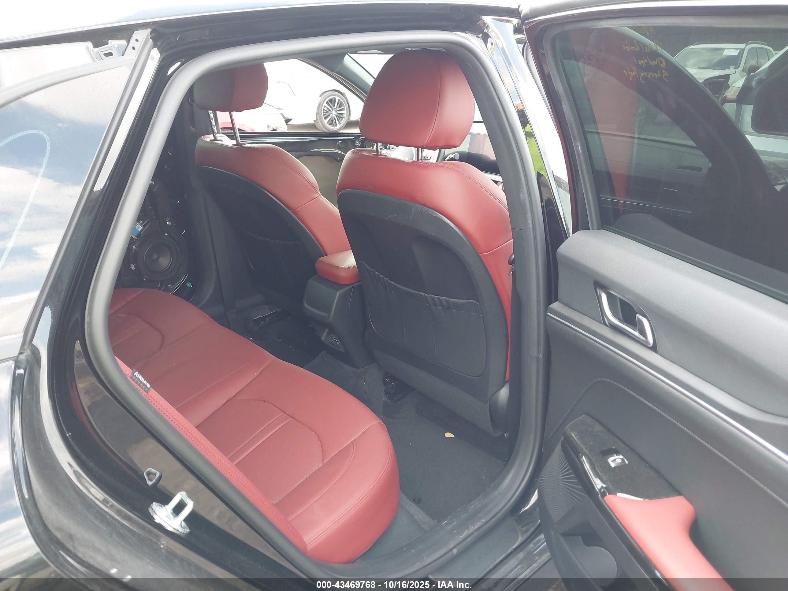 KIA K5 image 8