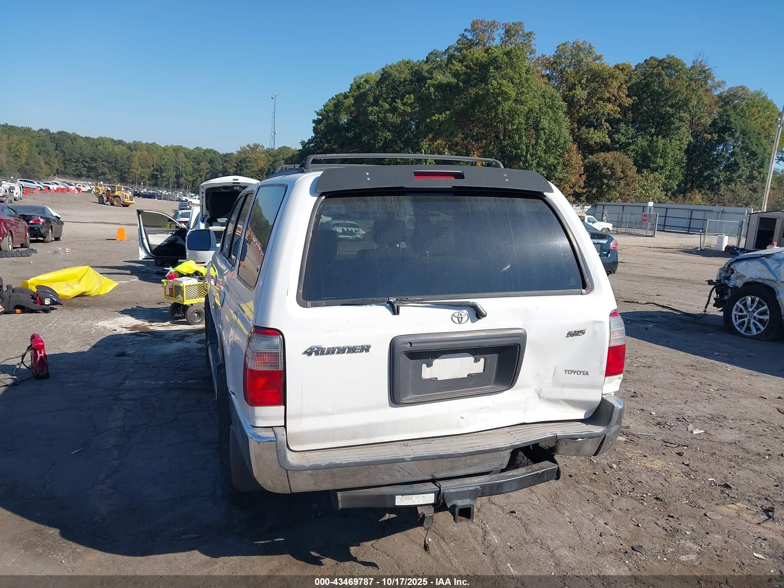 TOYOTA 4RUNNER image 3