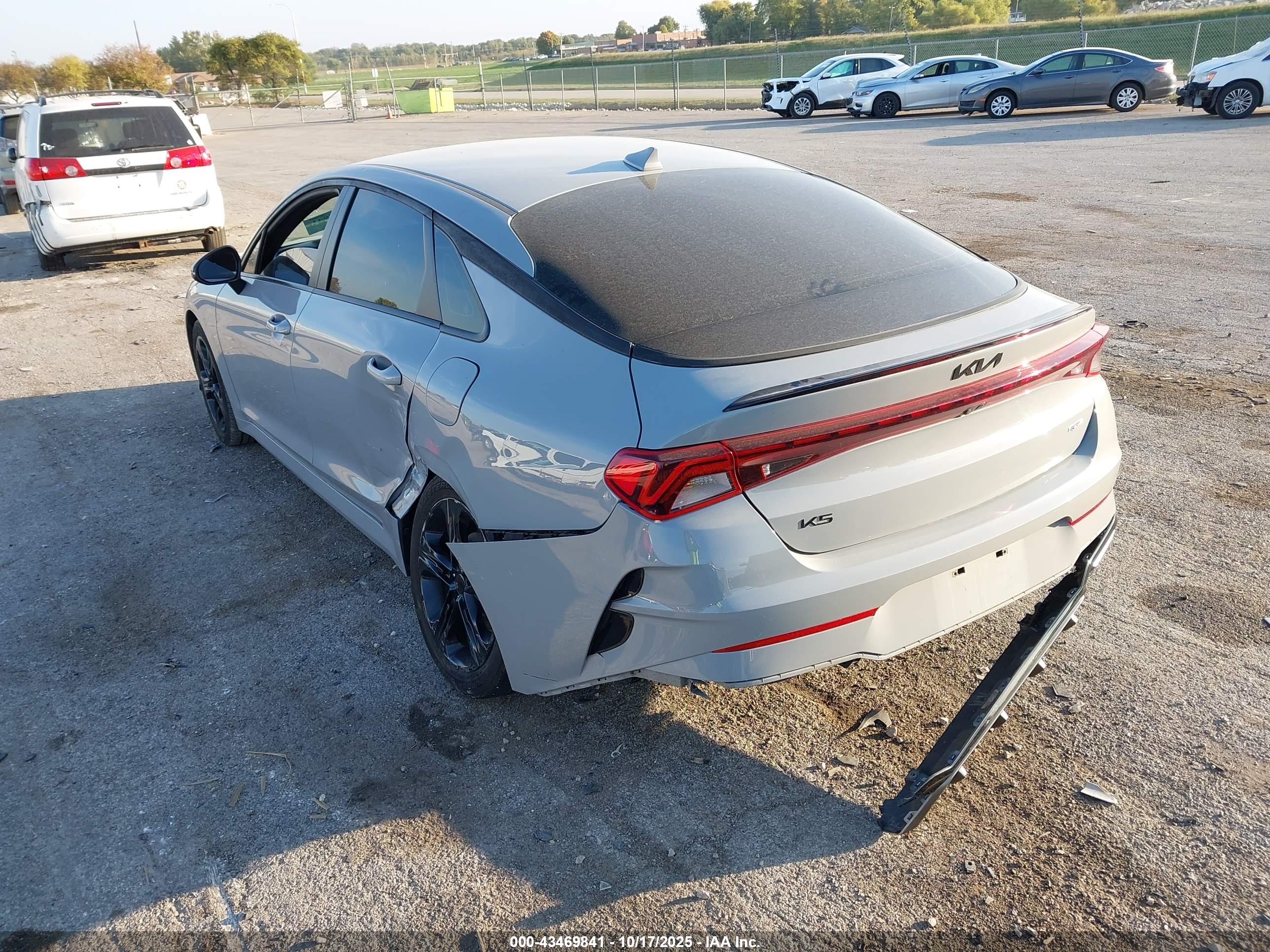 KIA K5 image 3