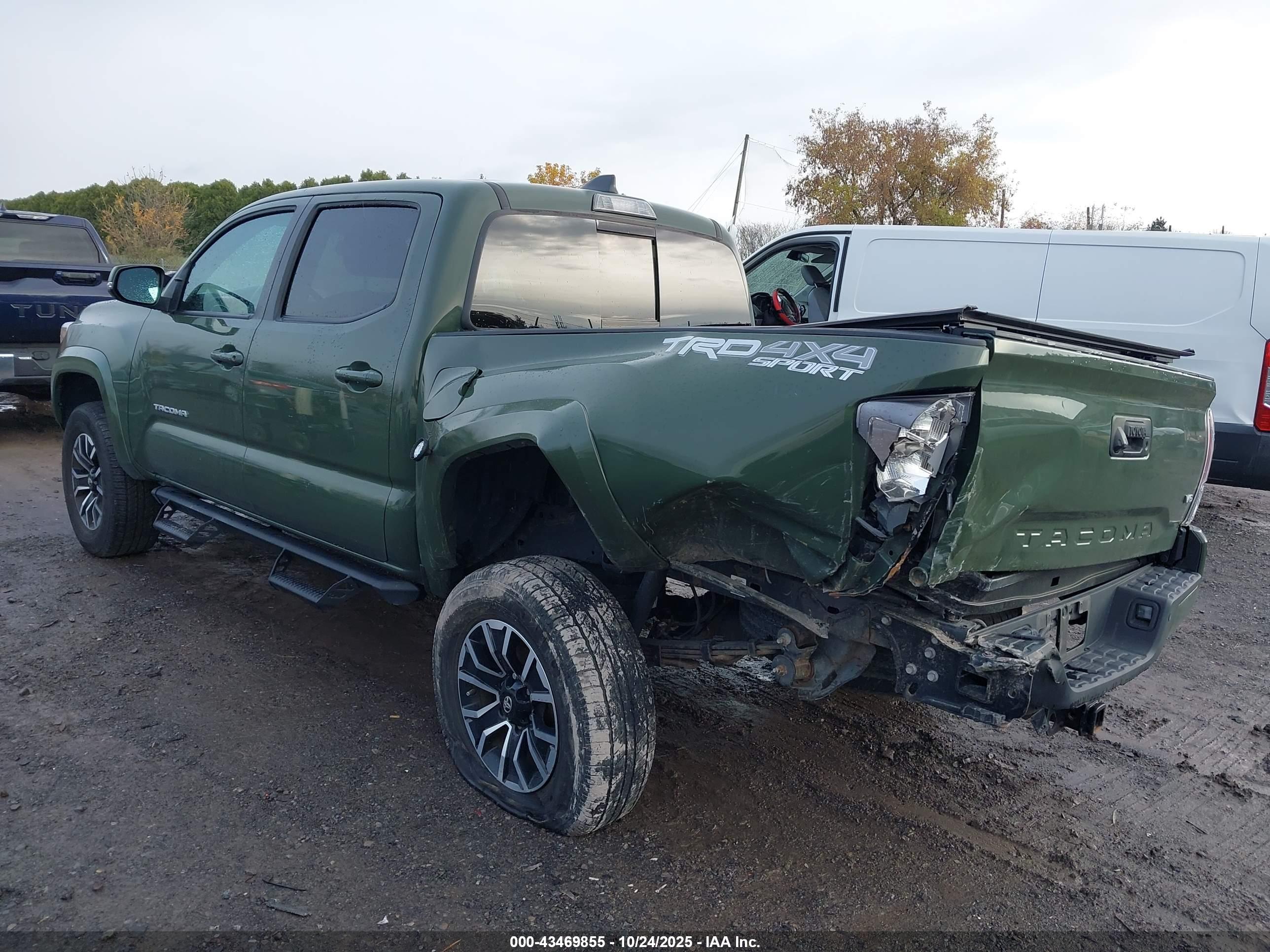 TOYOTA TACOMA image 3