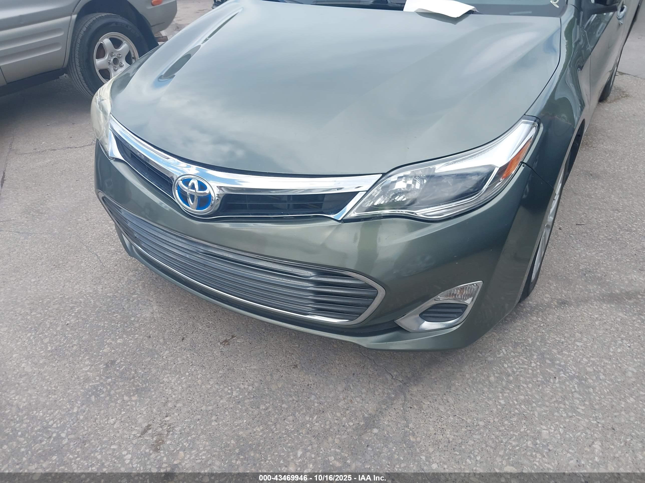 TOYOTA AVALON image 6
