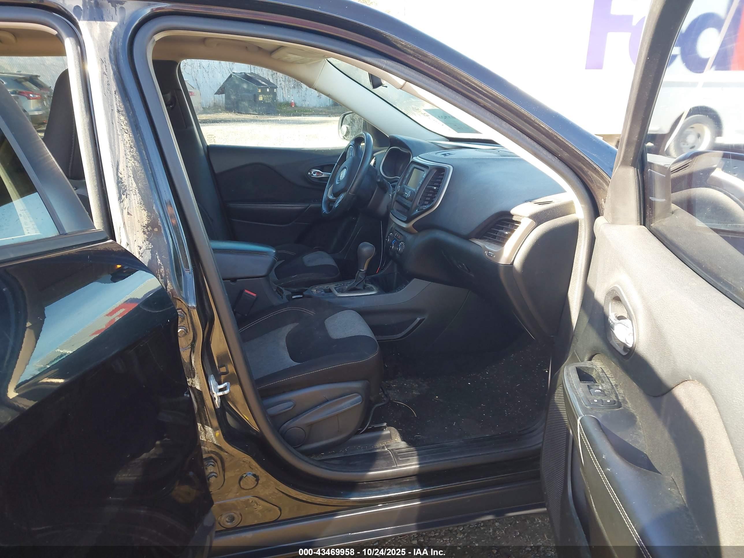 JEEP CHEROKEE image 5
