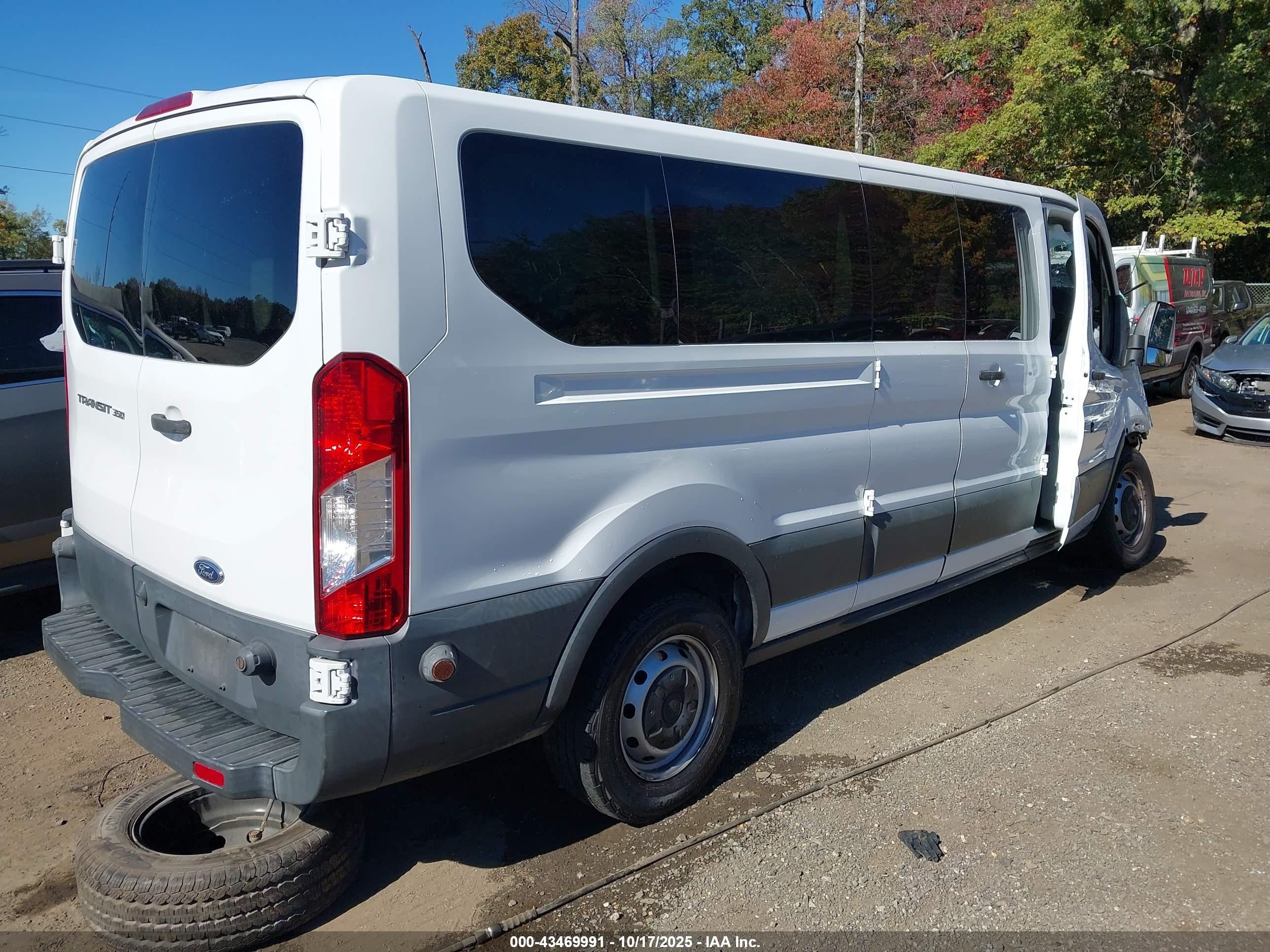 FORD TRANSIT-350 image 4