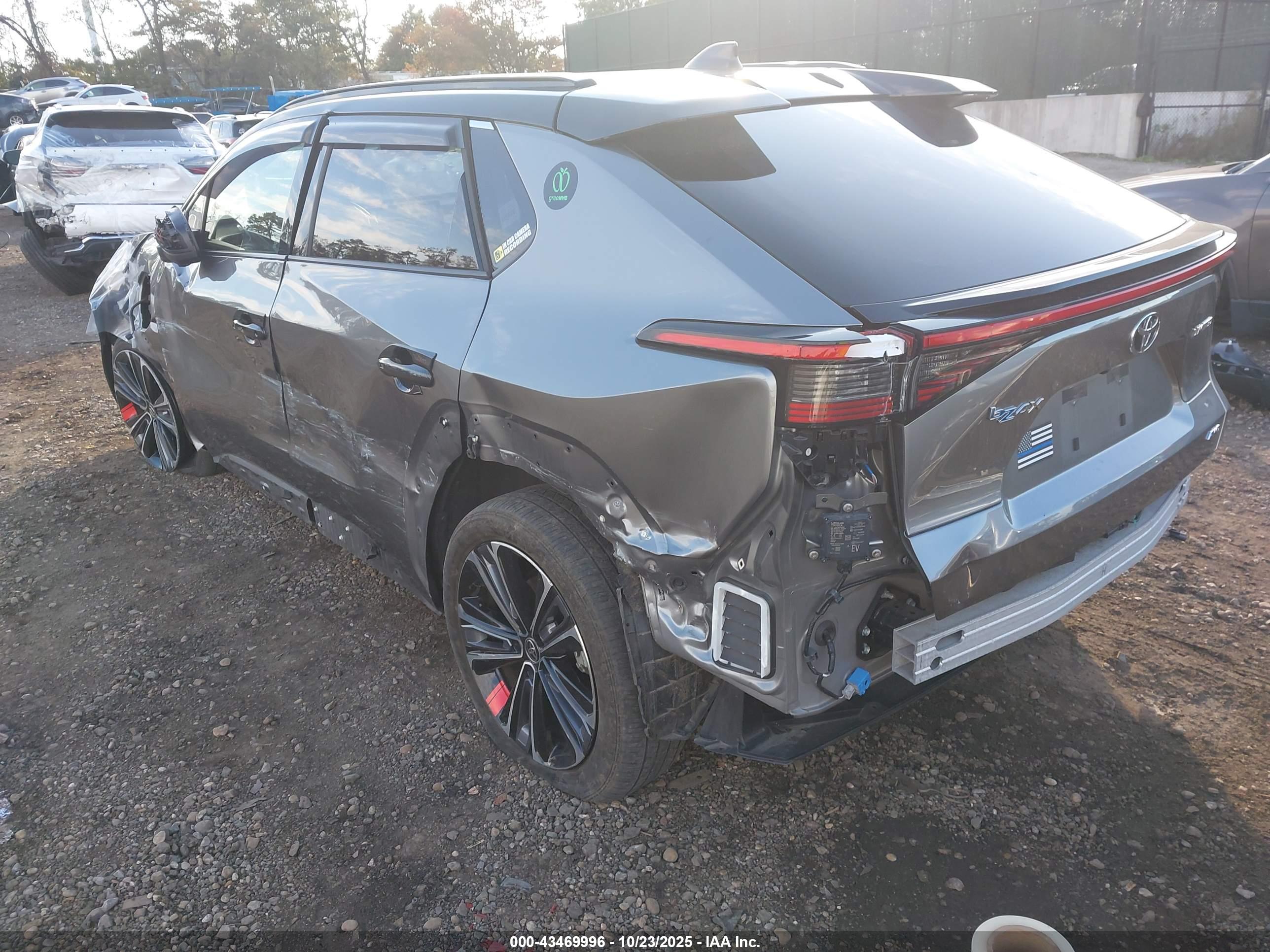 TOYOTA BZ4X image 3